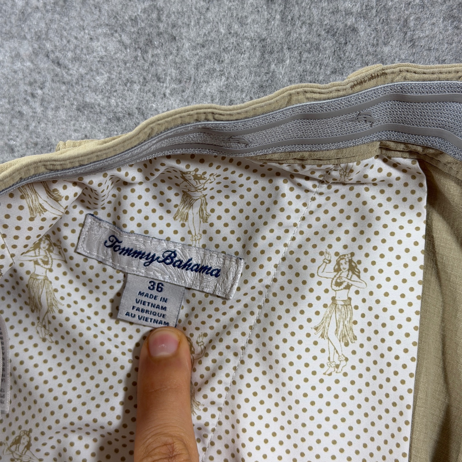 Tommy Bahama Golf Shorts Mens 36 Khaki Stretch Flat Front Preppy Shirt Gripper thumbnail 3