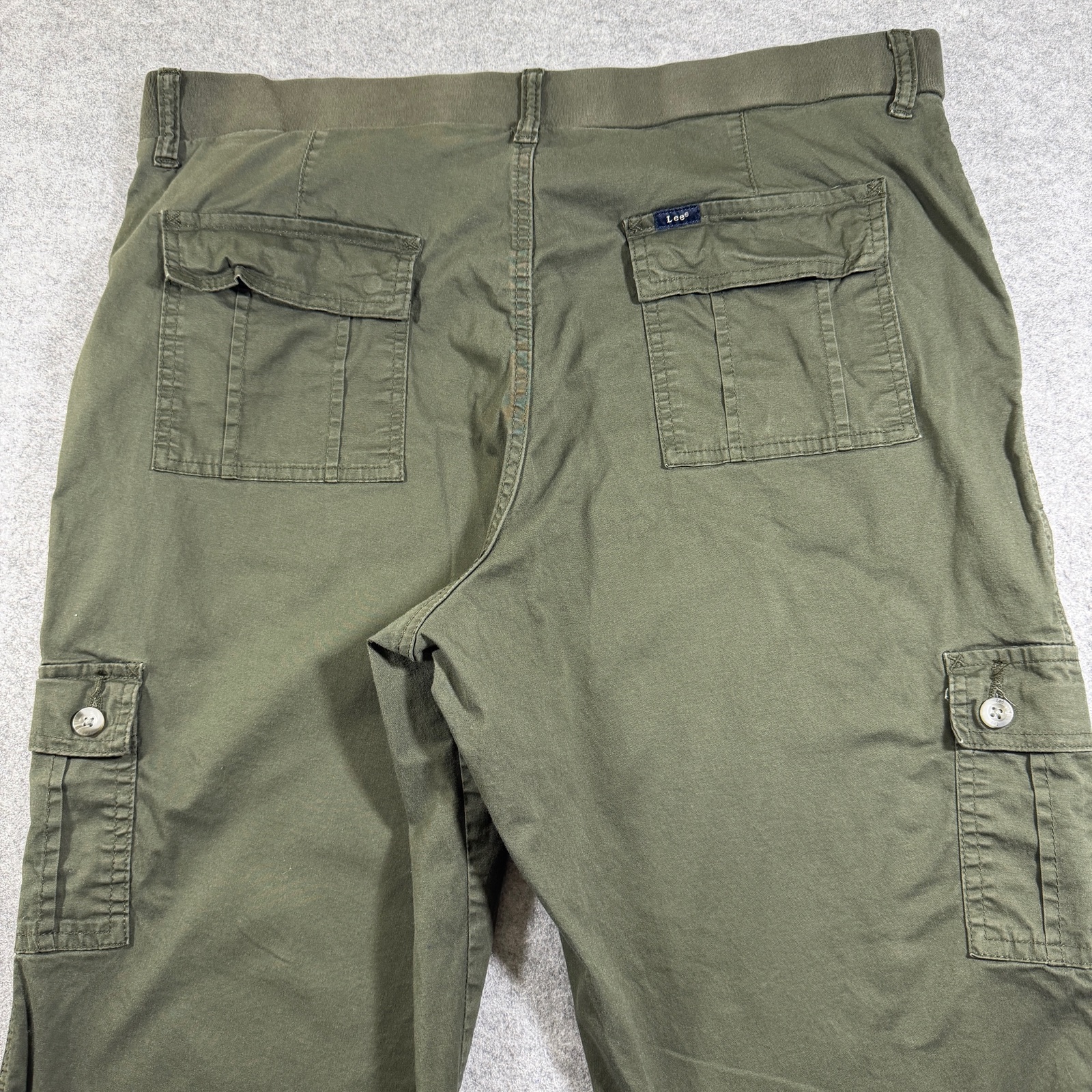 Lee Cargo Pants Womens 16 Medium Olive Green Relaxed Fit Mid Rise Capri Crop thumbnail 3