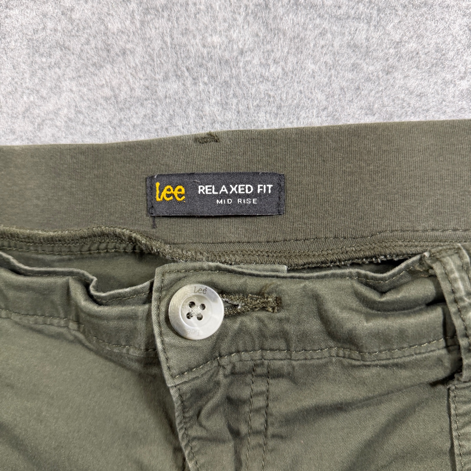 Lee Cargo Pants Womens 16 Medium Olive Green Relaxed Fit Mid Rise Capri Crop thumbnail 4