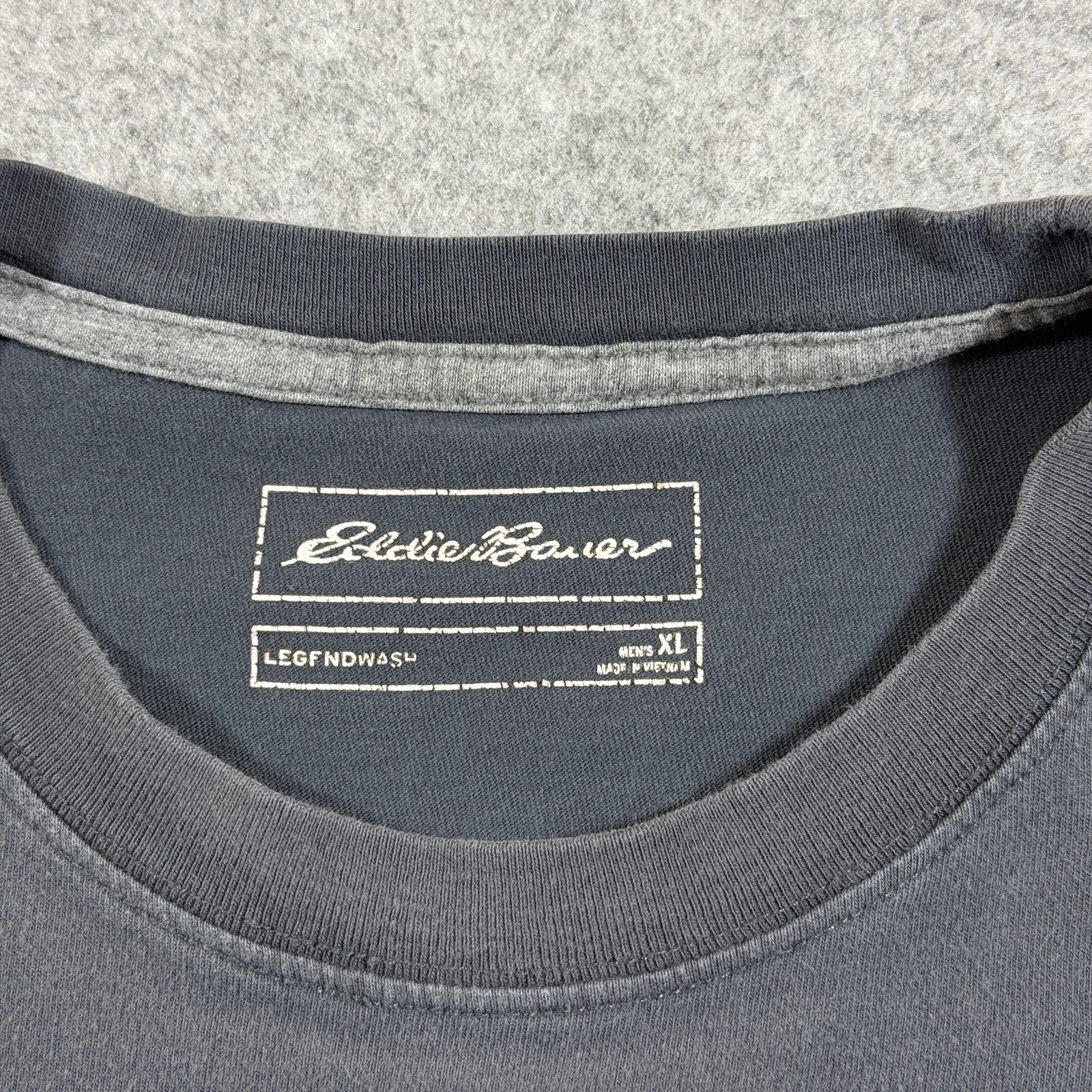 Eddie Bauer Legend Wash T Shirt Mens XL Faded Black Crew Neck Logo Patch Casual thumbnail 3