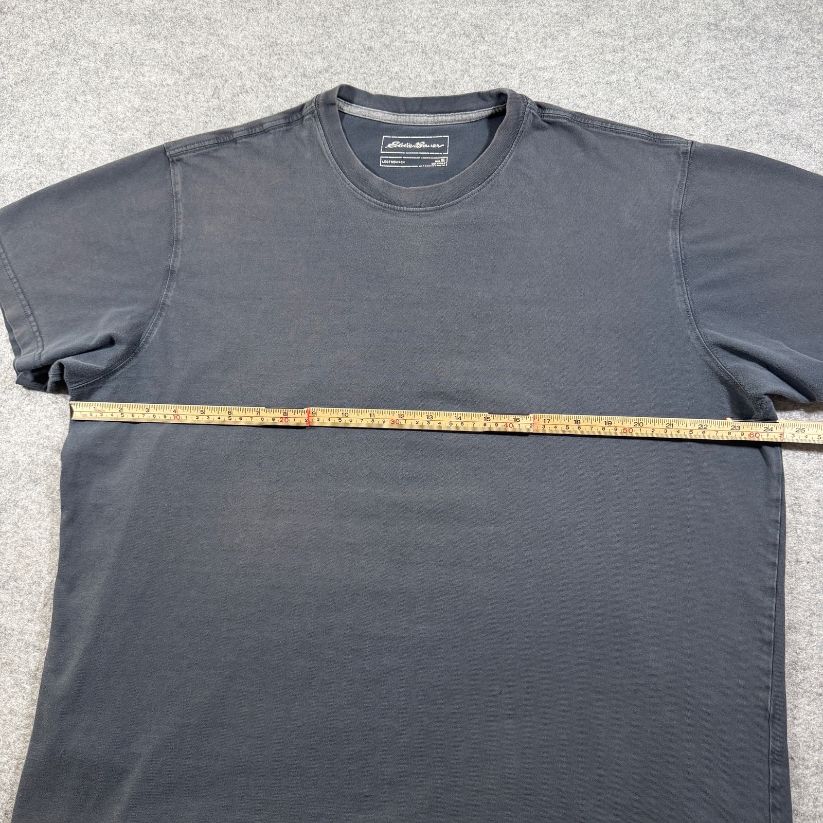 Eddie Bauer Legend Wash T Shirt Mens XL Faded Black Crew Neck Logo Patch Casual thumbnail 7