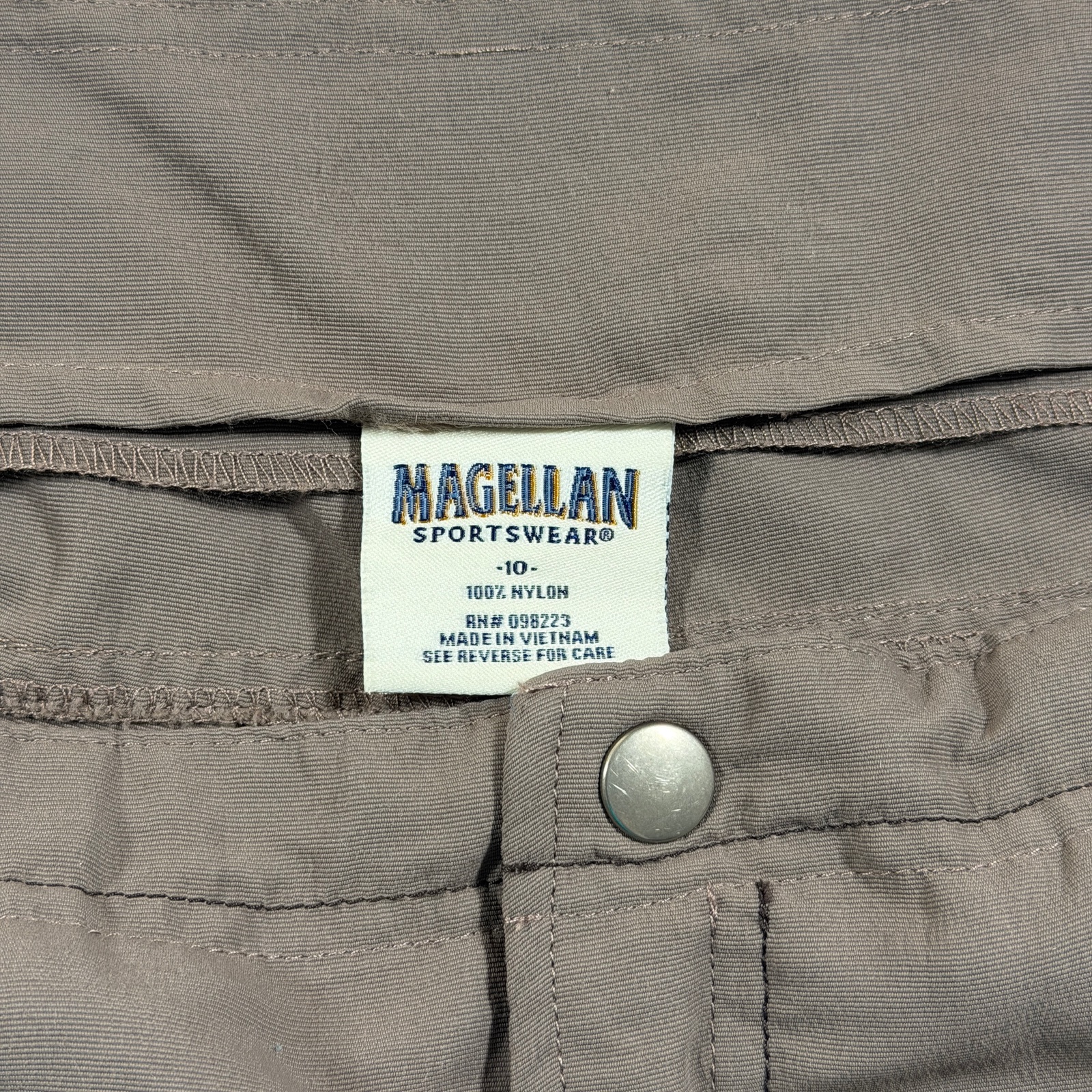 Magellan Cargo Shorts Womens 10 Taupe Brown Snap and Zip Pockets Hiking Outdoor thumbnail 4