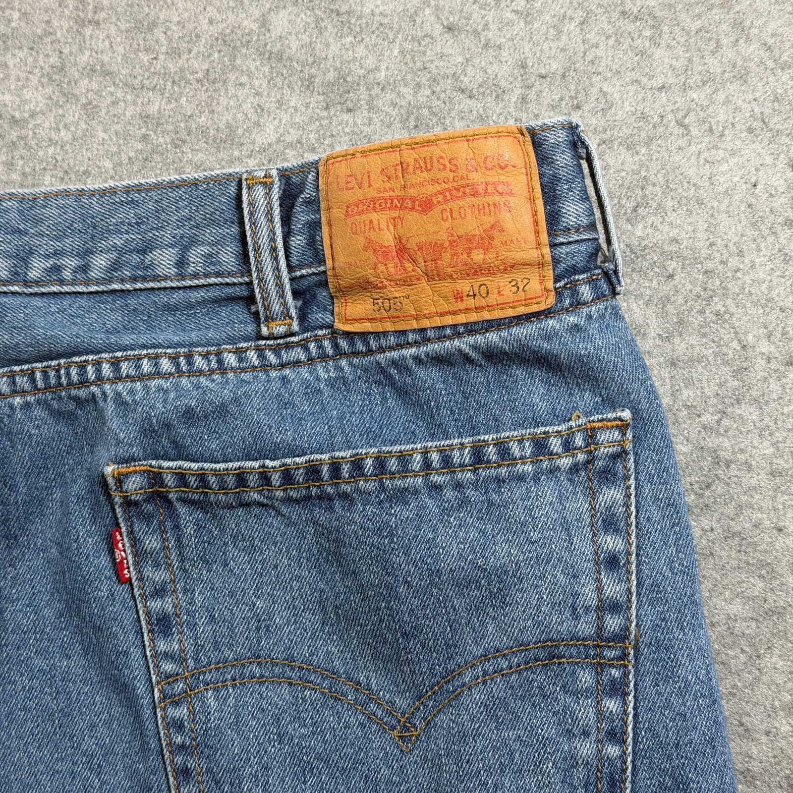 Levi's 501 Jeans Mens 40x32 Medium Blue Wash Straight Loose Fit Red Tab Denim thumbnail 4