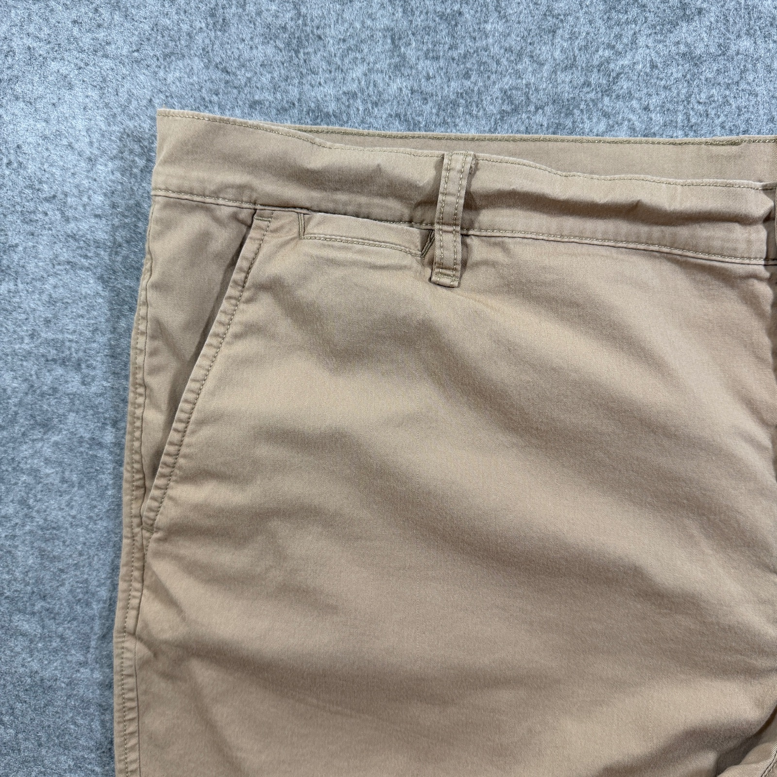 L.L.Bean Chino Shorts Mens 44 Khaki Stretch Flat Front Classic Fit Casual Preppy thumbnail 4