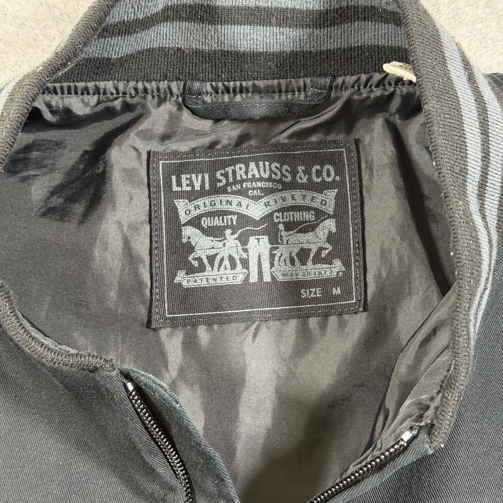 Levi's Bomber Jacket Mens M Black Varsity Zip Front Relaxed Fit Streetwear thumbnail 3