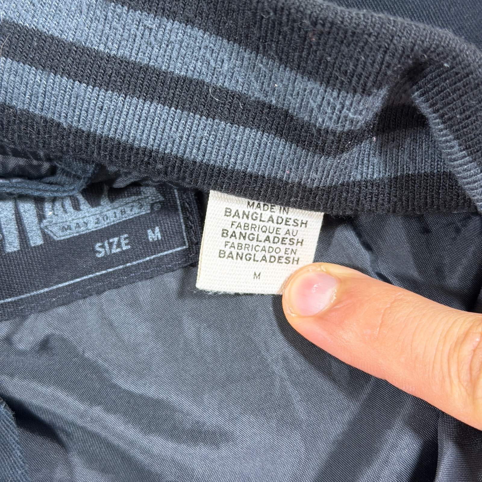 Levi's Bomber Jacket Mens M Black Varsity Zip Front Relaxed Fit Streetwear thumbnail 4