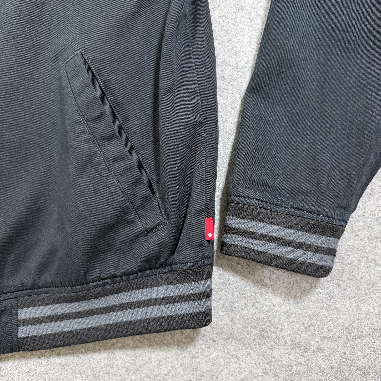 Levi's Bomber Jacket Mens M Black Varsity Zip Front Relaxed Fit Streetwear thumbnail 8