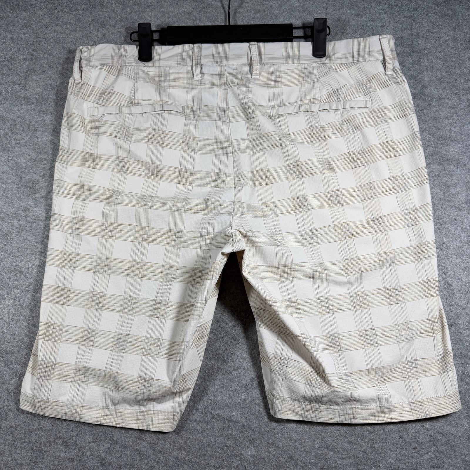 Tommy Bahama Golf Shorts Mens 36 Cream Plaid Flat Front Preppy Zip Pockets thumbnail 2