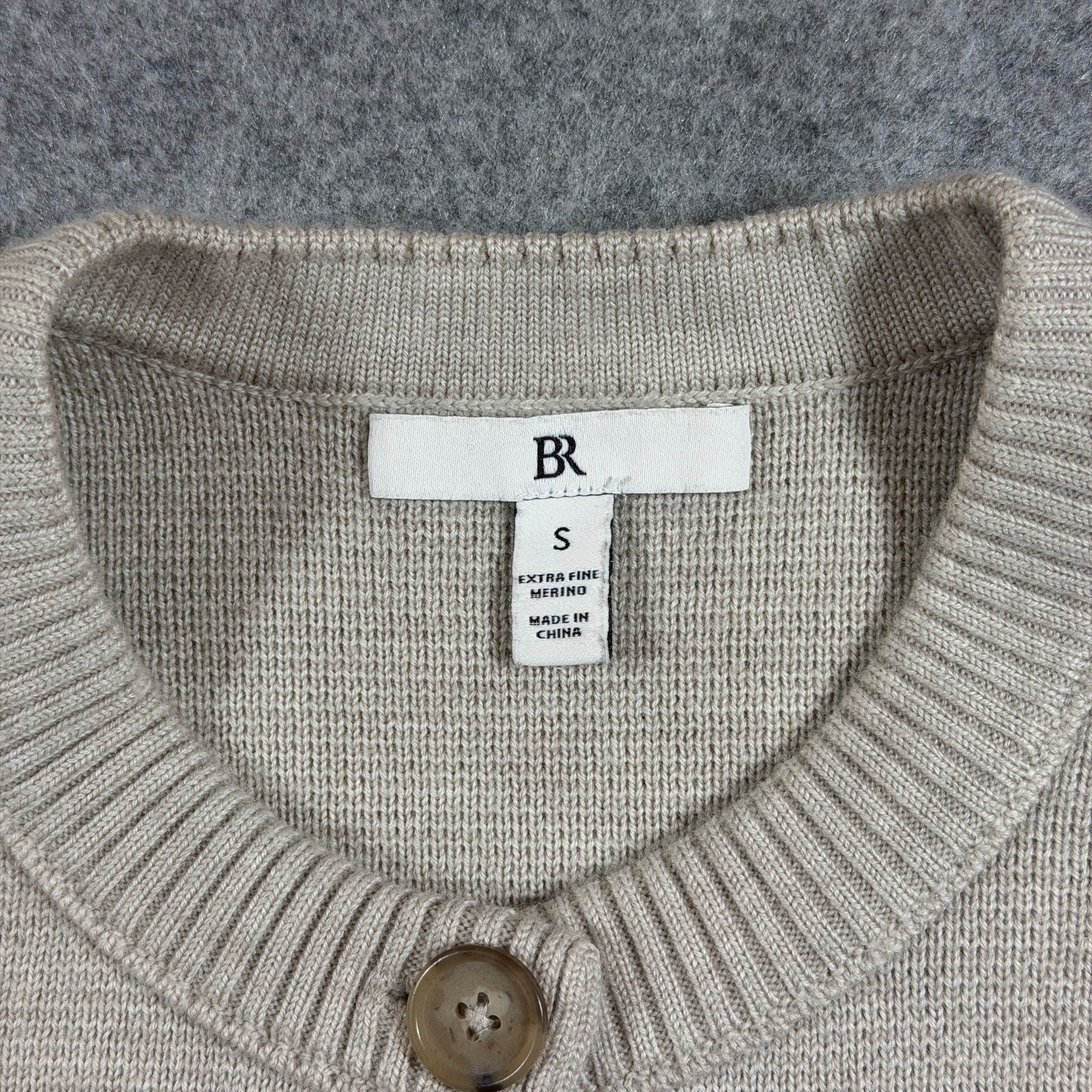Banana Republic Cardigan Womens S Oatmeal 100% Soft Merino Wool Cropped Preppy thumbnail 3