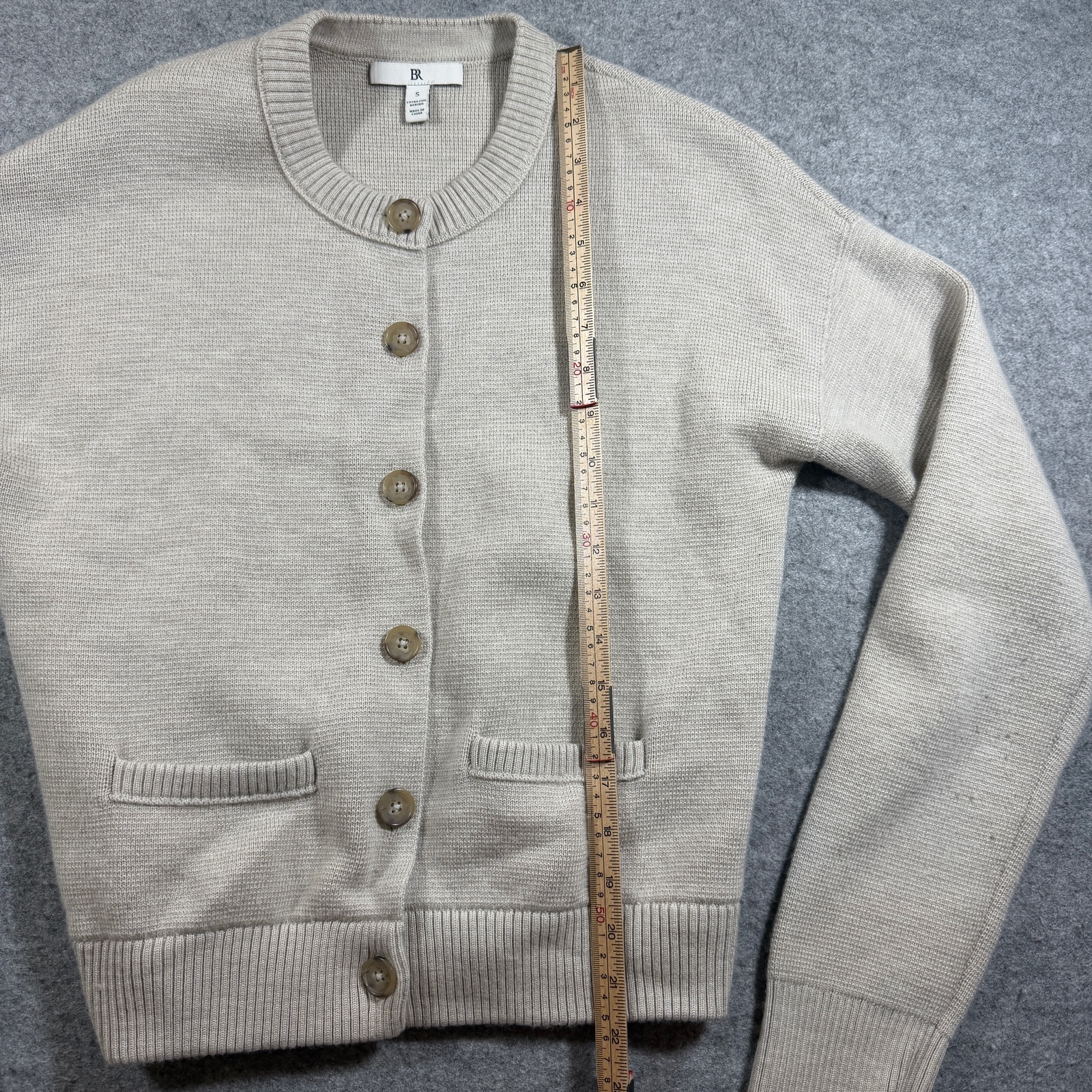 Banana Republic Cardigan Womens S Oatmeal 100% Soft Merino Wool Cropped Preppy thumbnail 6