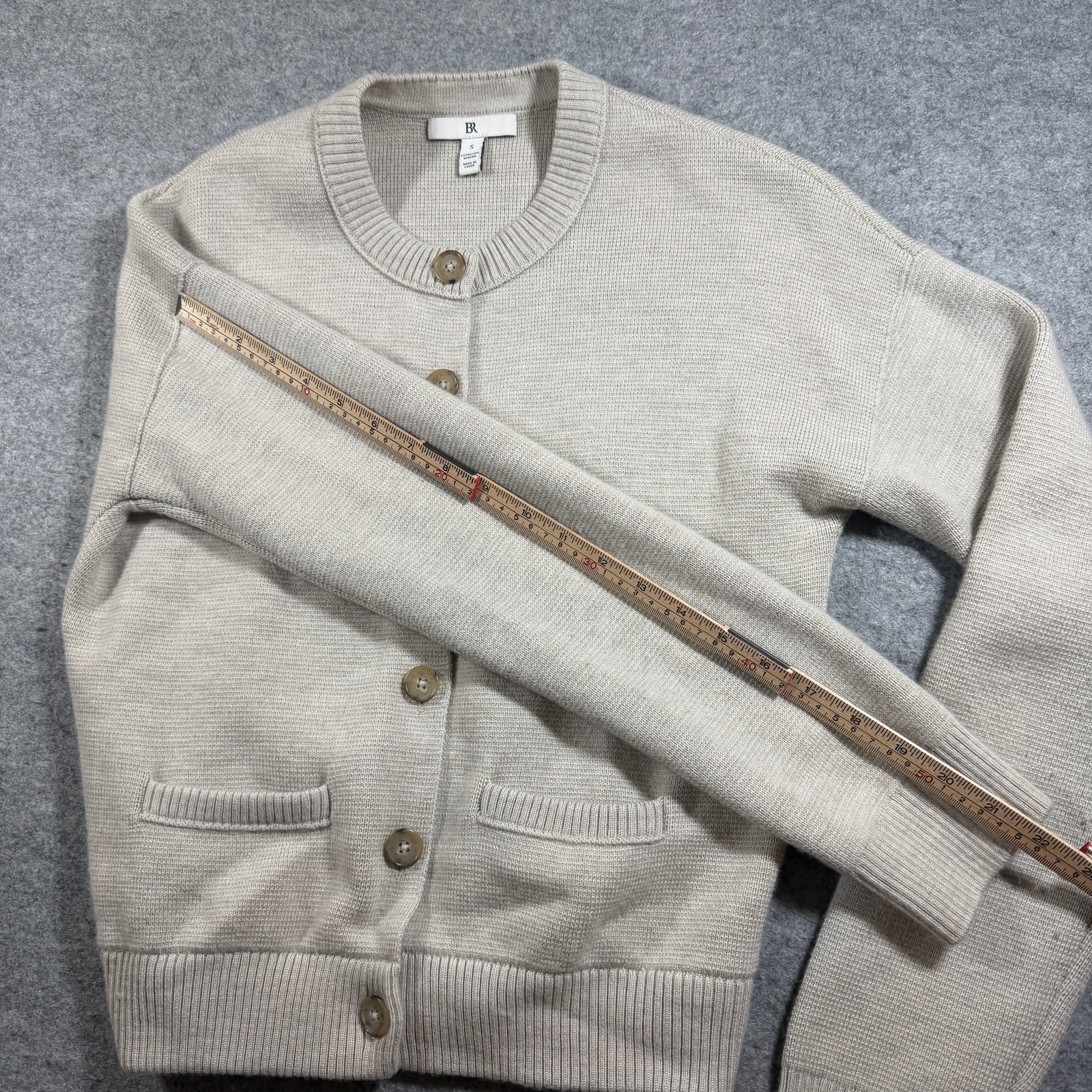 Banana Republic Cardigan Womens S Oatmeal 100% Soft Merino Wool Cropped Preppy thumbnail 8