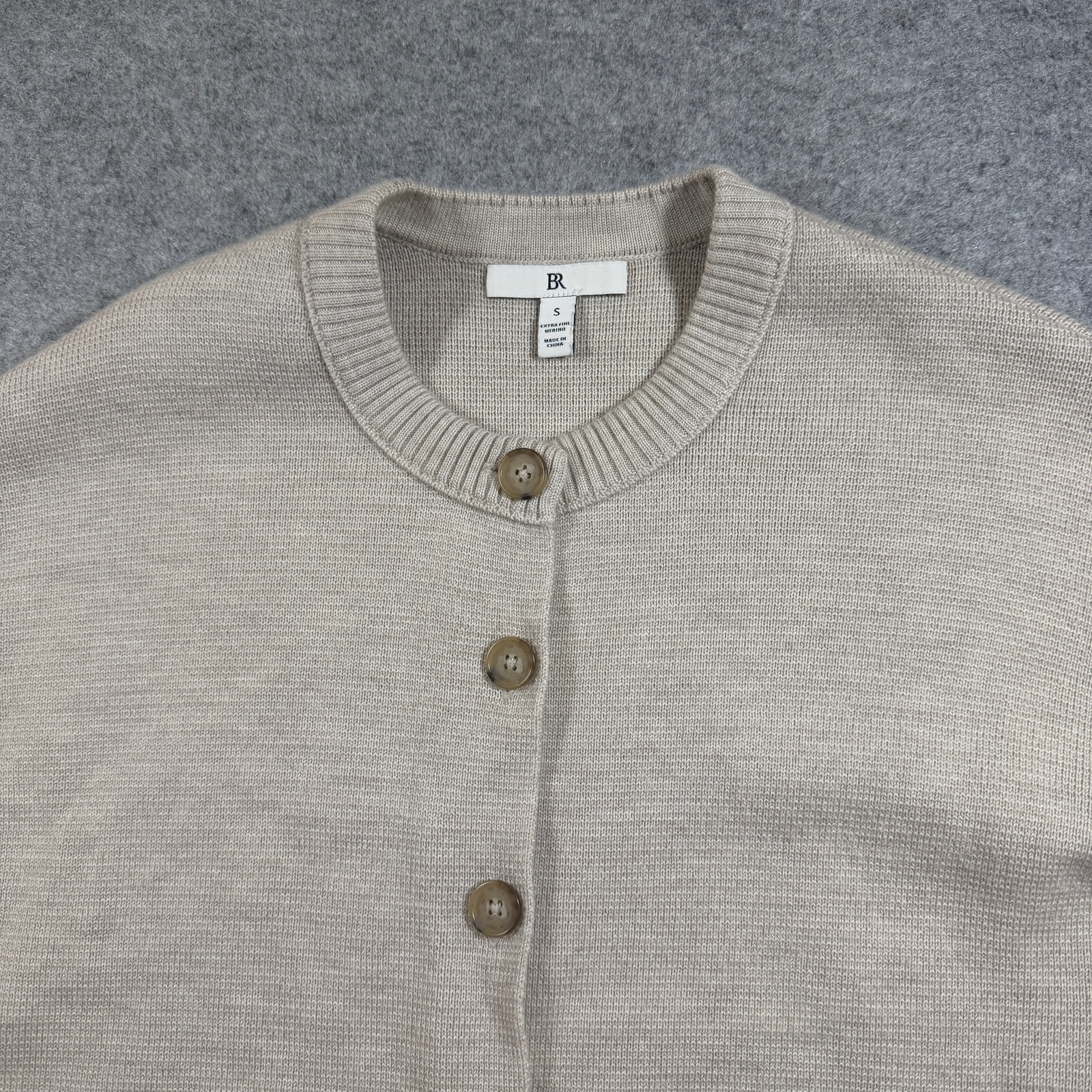 Banana Republic Cardigan Womens S Oatmeal 100% Soft Merino Wool Cropped Preppy thumbnail 12