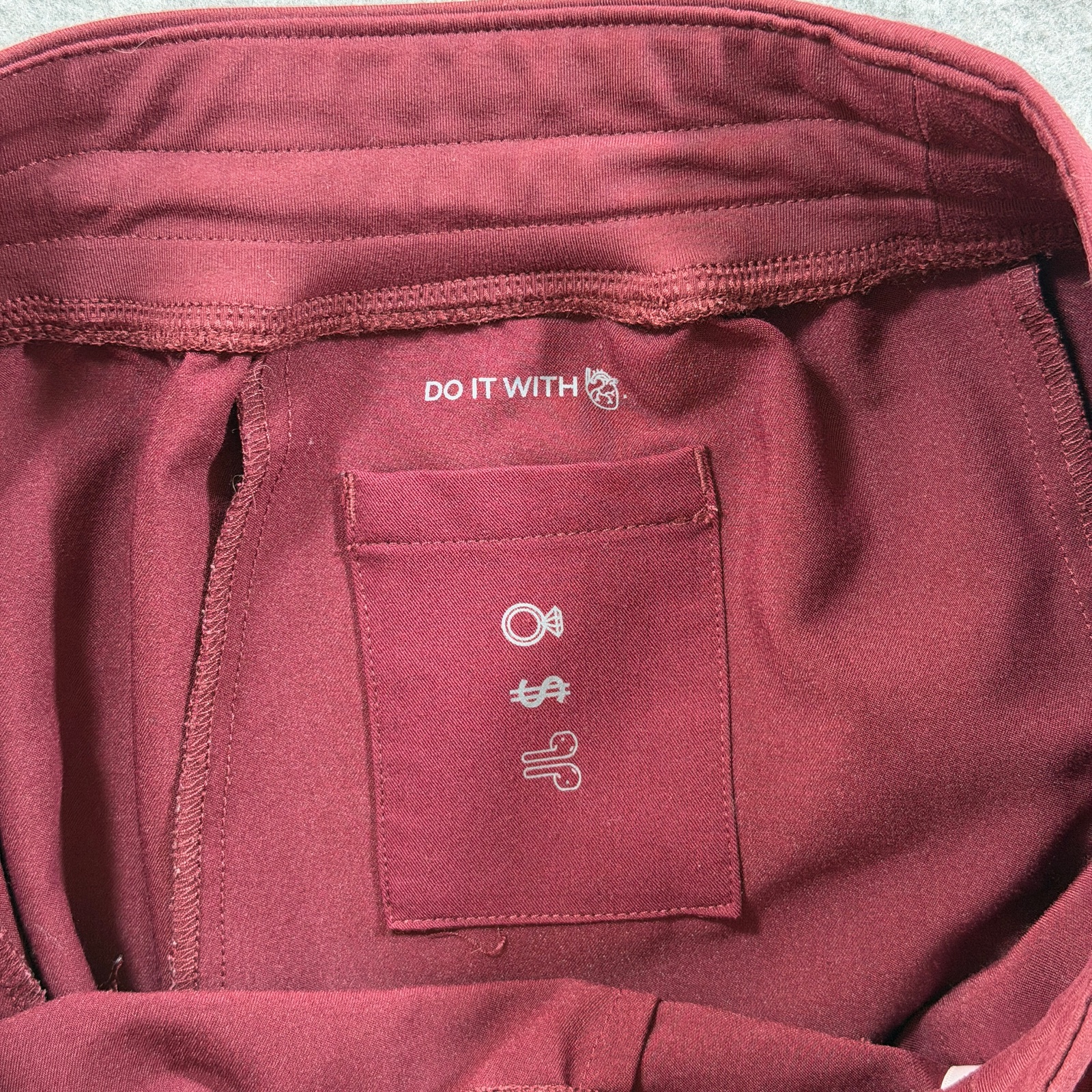 FIGS Zamora Jogger Scrub Pants Womens M Burgundy Zip Pocket Nursing Workwear thumbnail 6