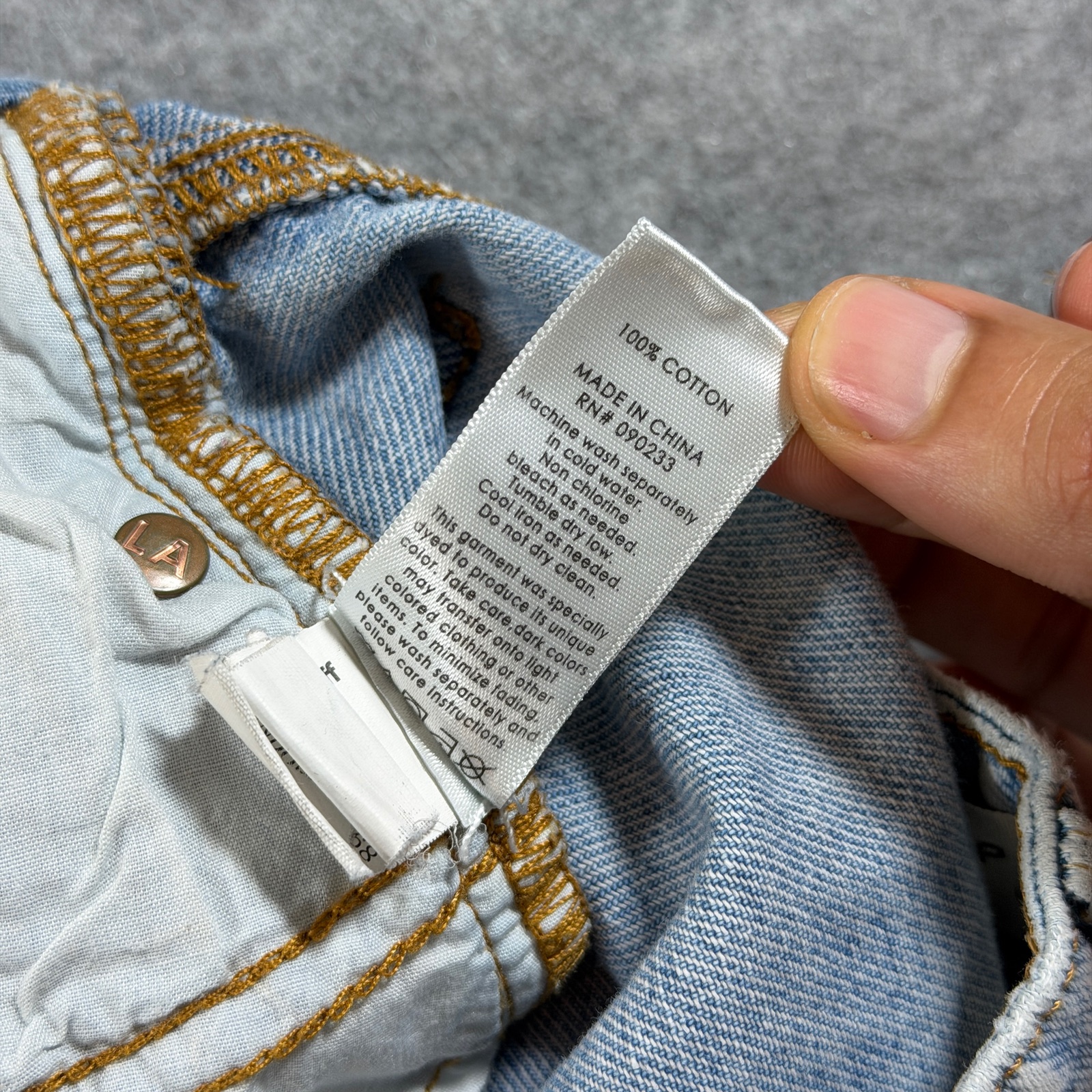 PacSun Mom Jeans Womens 25 Light Blue Wash High Rise Distressed Knee Denim thumbnail 9