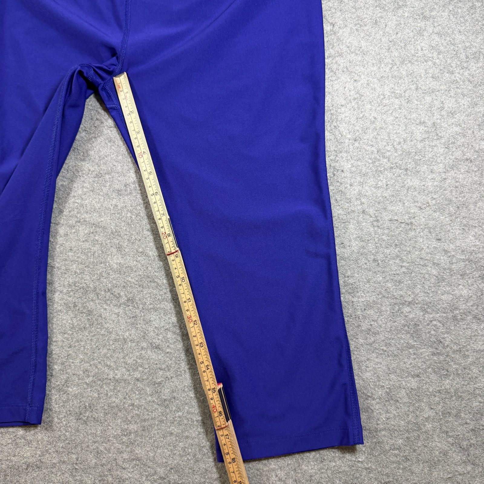 Under Armour HeatGear Capri Leggings Womens LG Purple Compression Gym Workout thumbnail 5