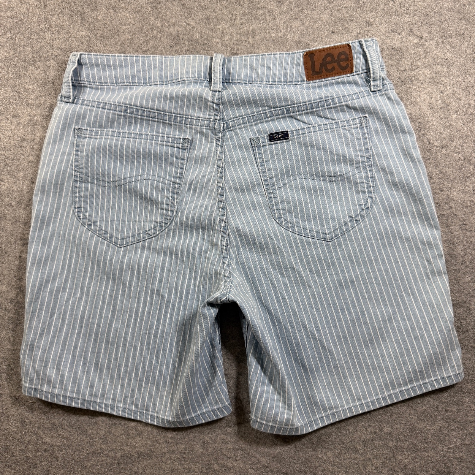 Lee Shorts Womens 10 Light Blue Pinstripe Denim Five Pocket Slim Fit Preppy thumbnail 2