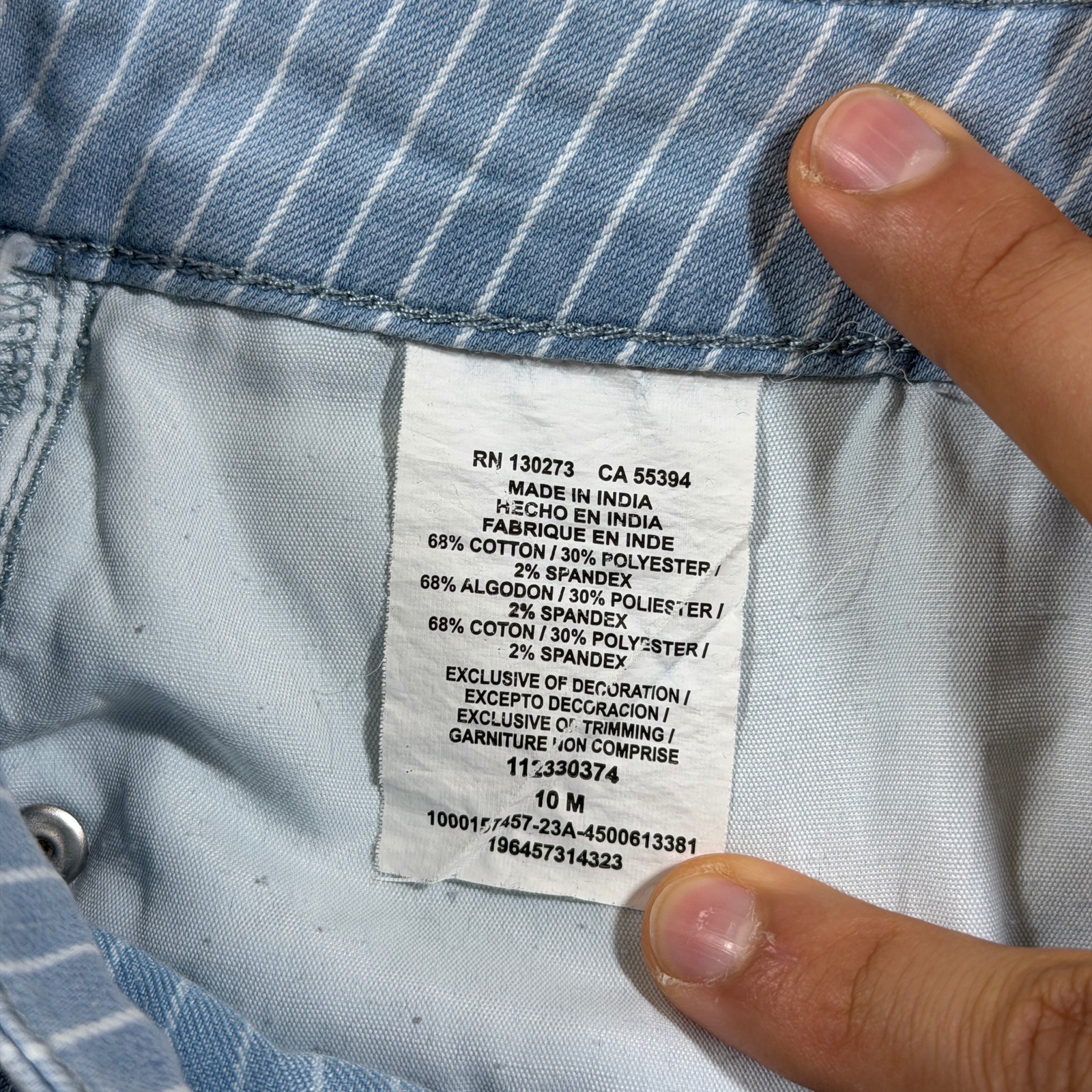 Lee Shorts Womens 10 Light Blue Pinstripe Denim Five Pocket Slim Fit Preppy thumbnail 5