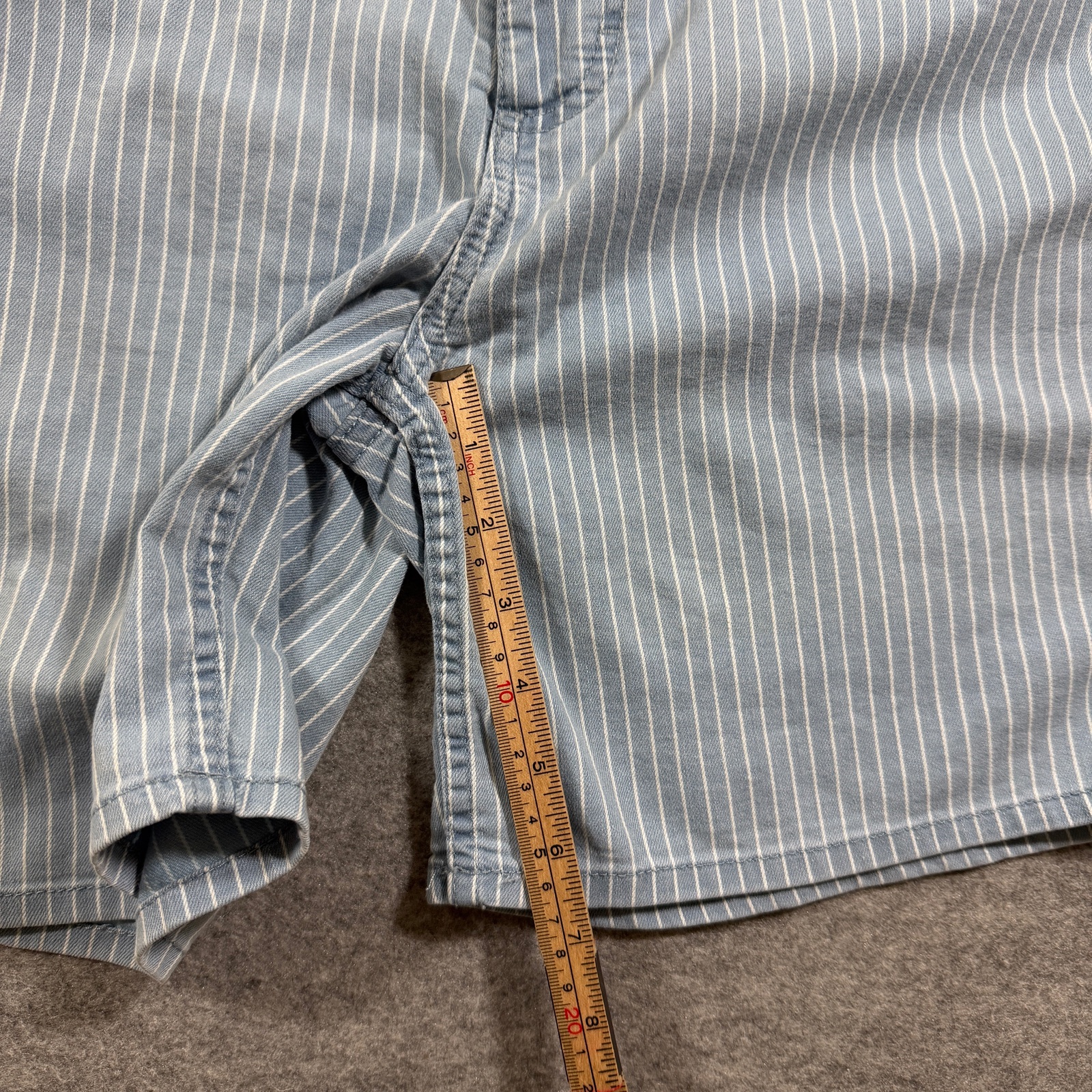 Lee Shorts Womens 10 Light Blue Pinstripe Denim Five Pocket Slim Fit Preppy thumbnail 7