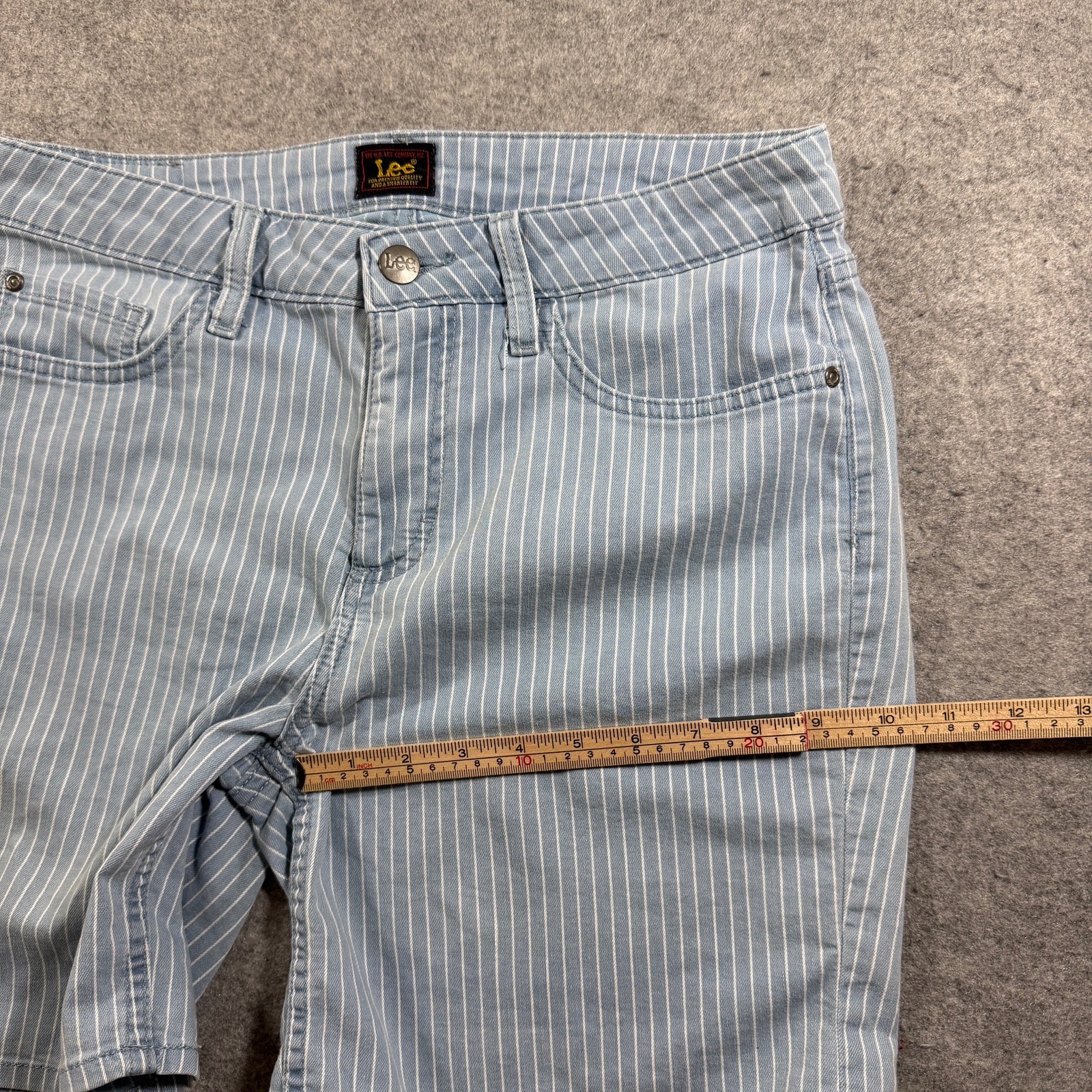 Lee Shorts Womens 10 Light Blue Pinstripe Denim Five Pocket Slim Fit Preppy thumbnail 8