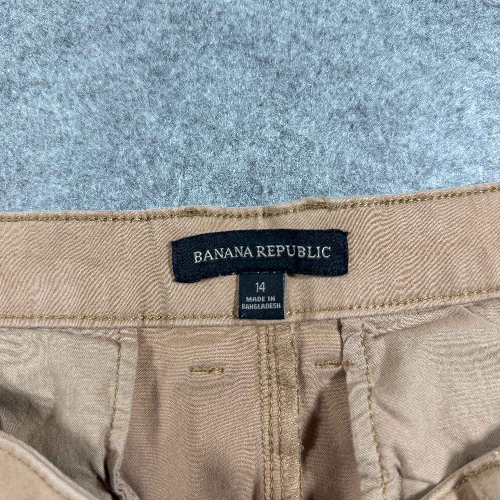 Banana Republic Chino Shorts Womens 14 Khaki Flat Front Preppy Straight Fit thumbnail 3