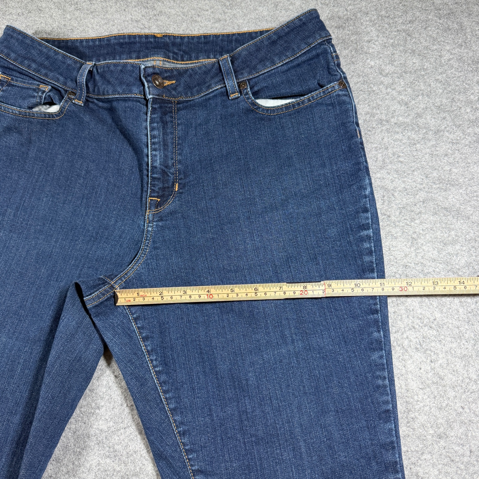 L.L.Bean Favorite Fit Jeans Womens 14 Dark Blue Wash Stretch Denim Classic Pants thumbnail 8