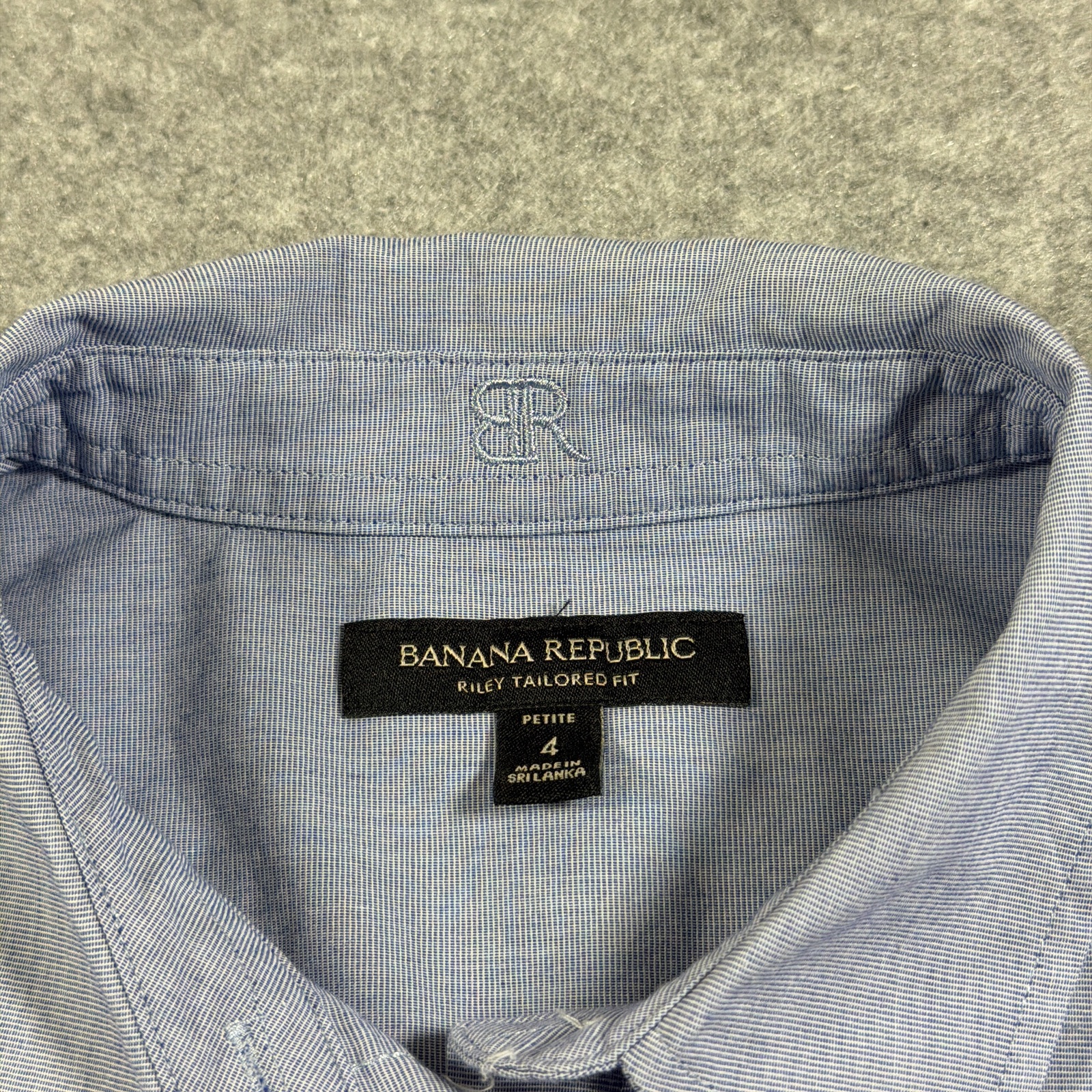 Banana Republic Riley Button Down Shirt Womens 4 Petite Blue Chambray Tailored thumbnail 3