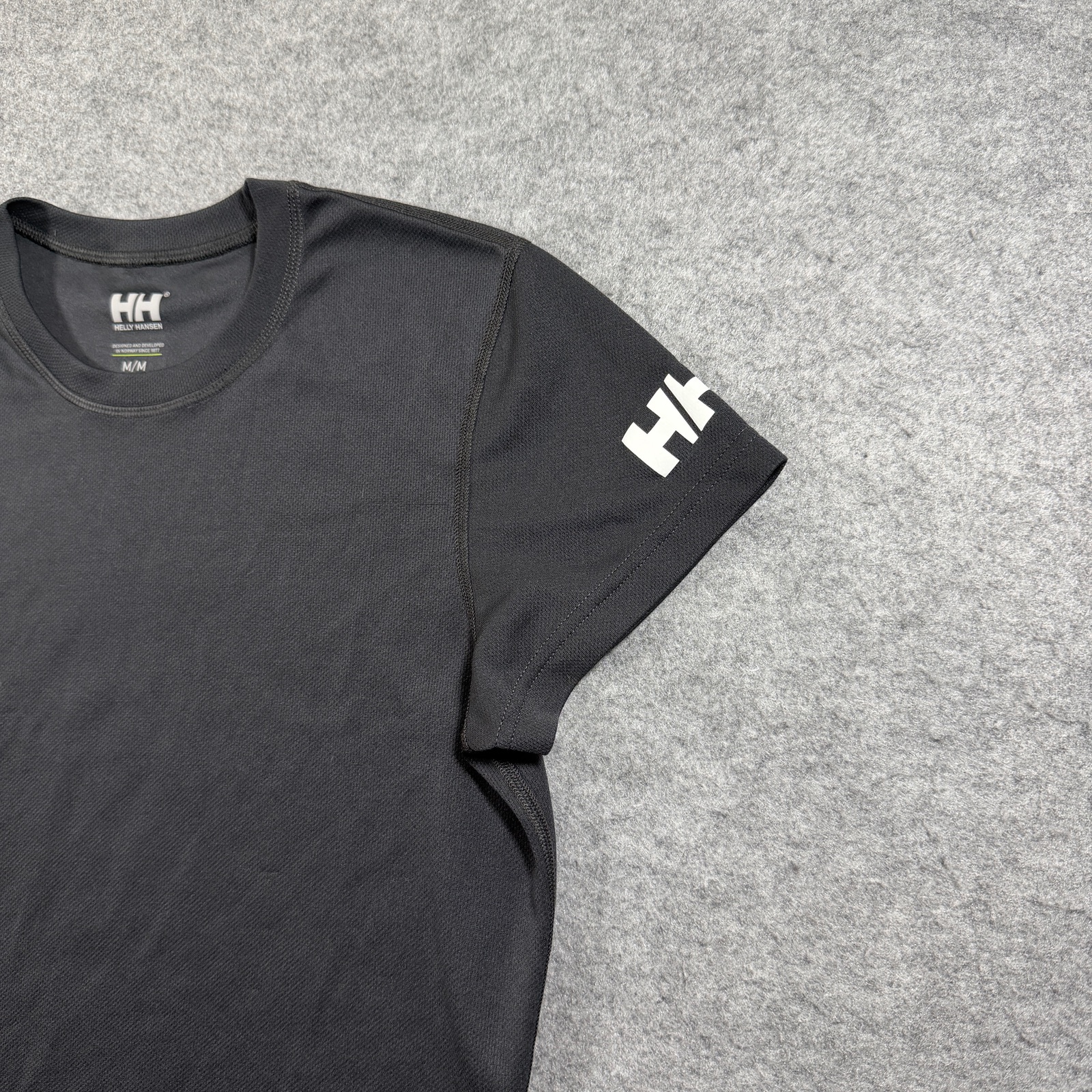 Helly Hansen T Shirt Womens M Black HH Logo Crewneck Moisture Wicking Athletic thumbnail 3