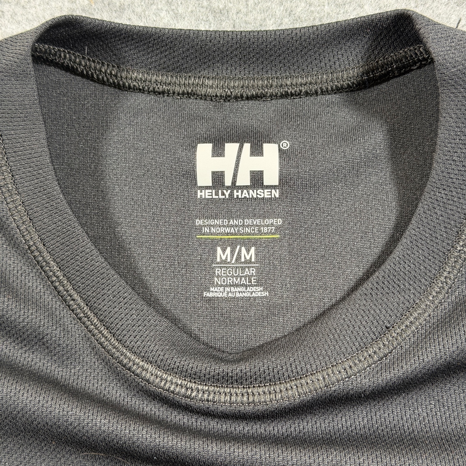 Helly Hansen T Shirt Womens M Black HH Logo Crewneck Moisture Wicking Athletic thumbnail 4