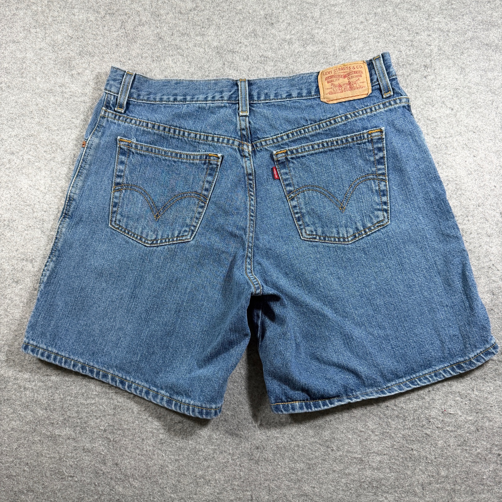 Levi's 550 Relaxed Denim Shorts Jorts Womens 12 Blue Five Pocket Red Tab Classic thumbnail 2