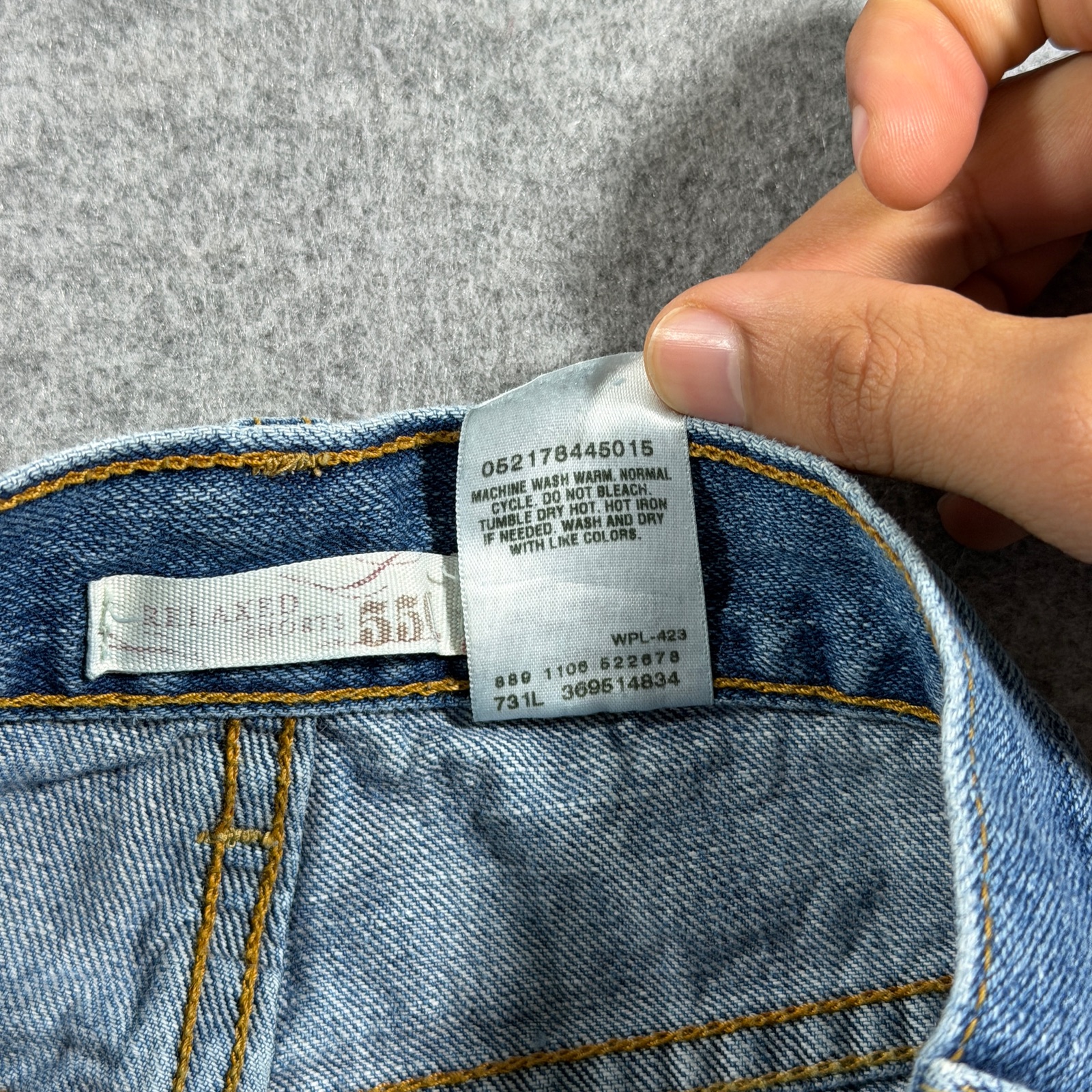 Levi's 550 Relaxed Denim Shorts Jorts Womens 12 Blue Five Pocket Red Tab Classic thumbnail 5