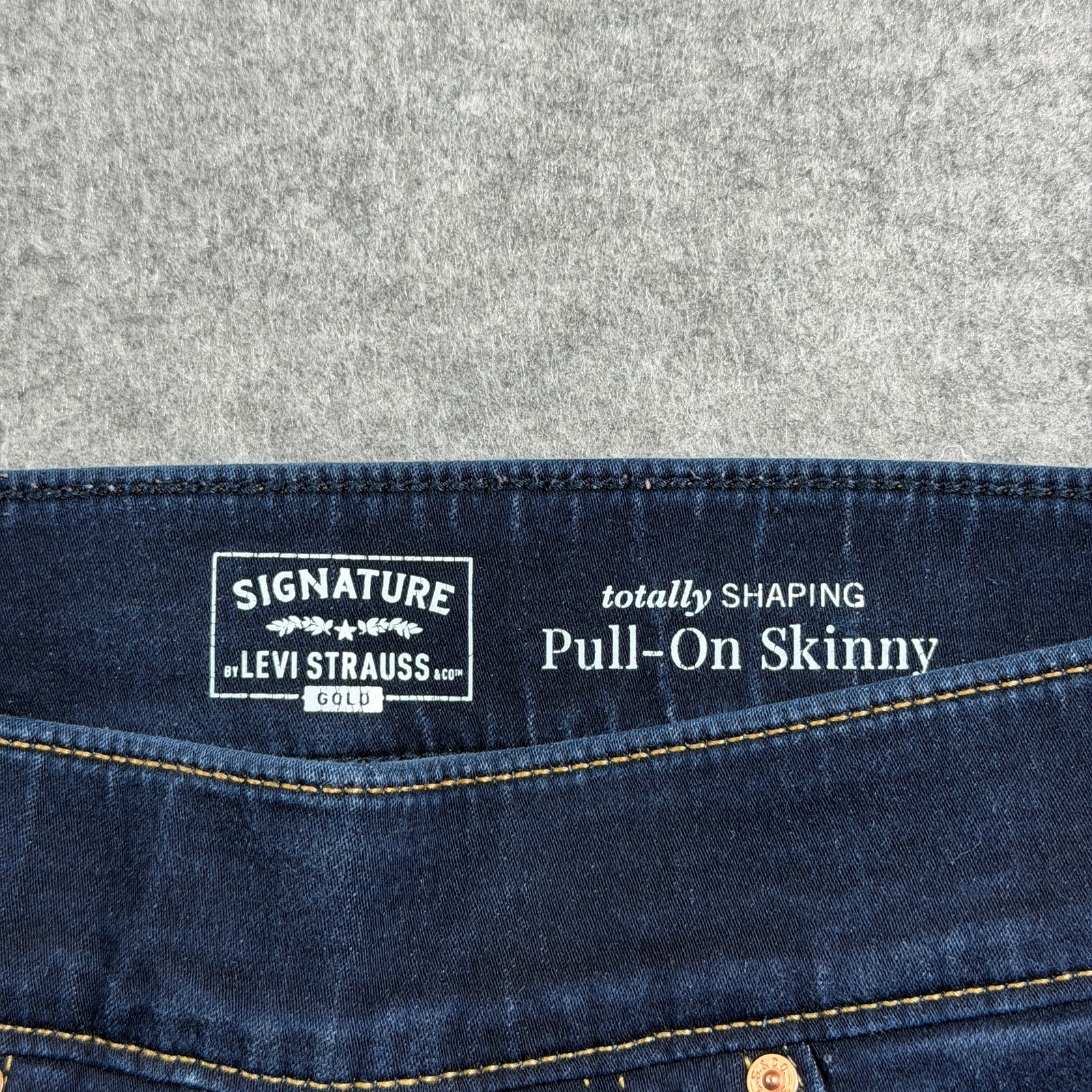 Levi's Pull-On Skinny Jeans Womens 28x28 Dark Blue Denim Stretch Elastic Waist thumbnail 4