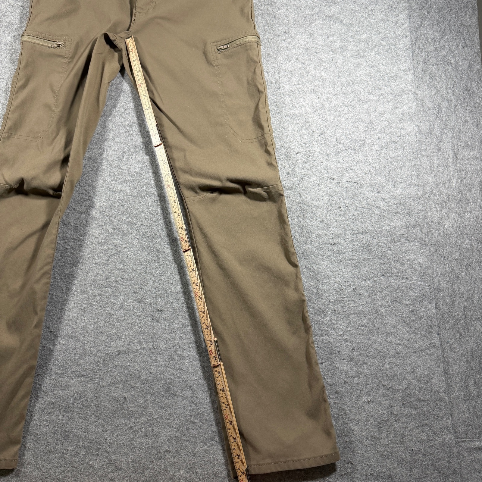 Wrangler ATG Cargo Pants Mens 30x32 Khaki Zip Pockets Articulated Knees Utility thumbnail 6