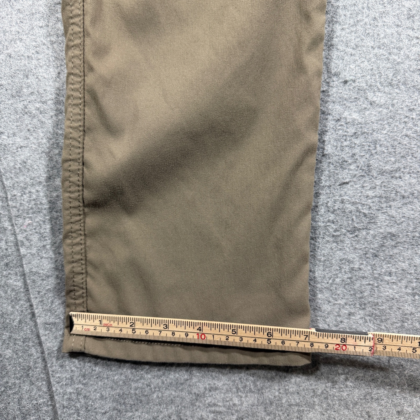 Wrangler ATG Cargo Pants Mens 30x32 Khaki Zip Pockets Articulated Knees Utility thumbnail 7