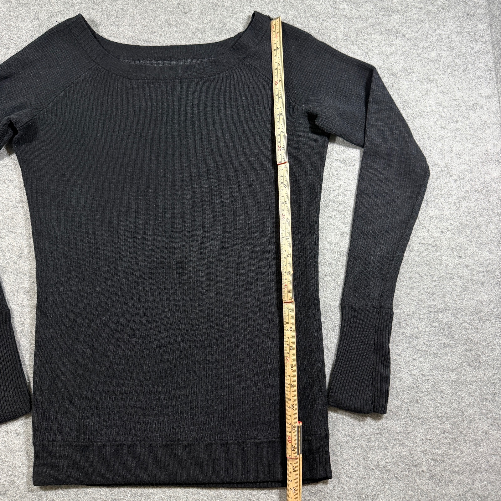 Lululemon Chai Time Pullover Womens 6 Black Reversible Bamboo Thumbholes Yoga thumbnail 7