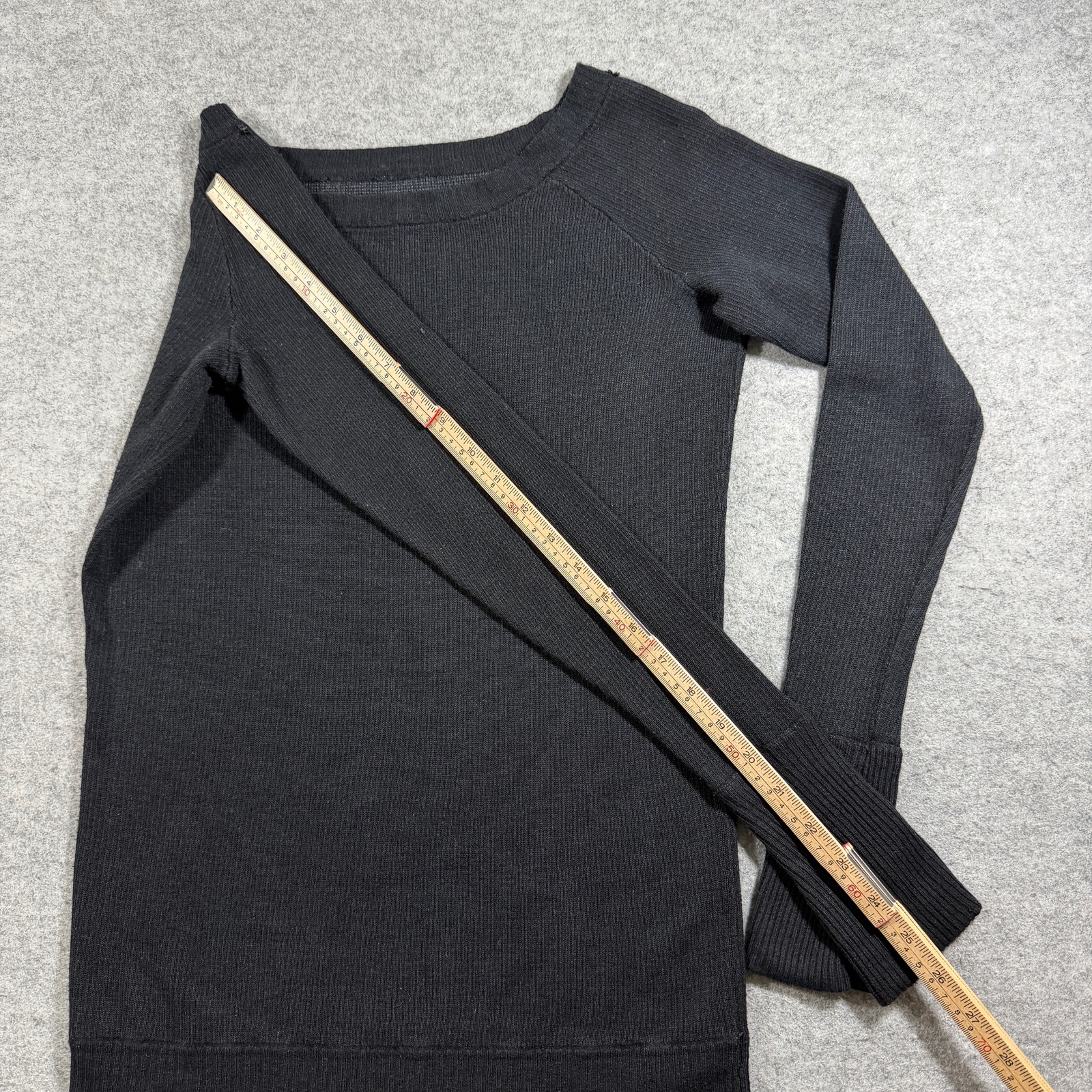 Lululemon Chai Time Pullover Womens 6 Black Reversible Bamboo Thumbholes Yoga thumbnail 8
