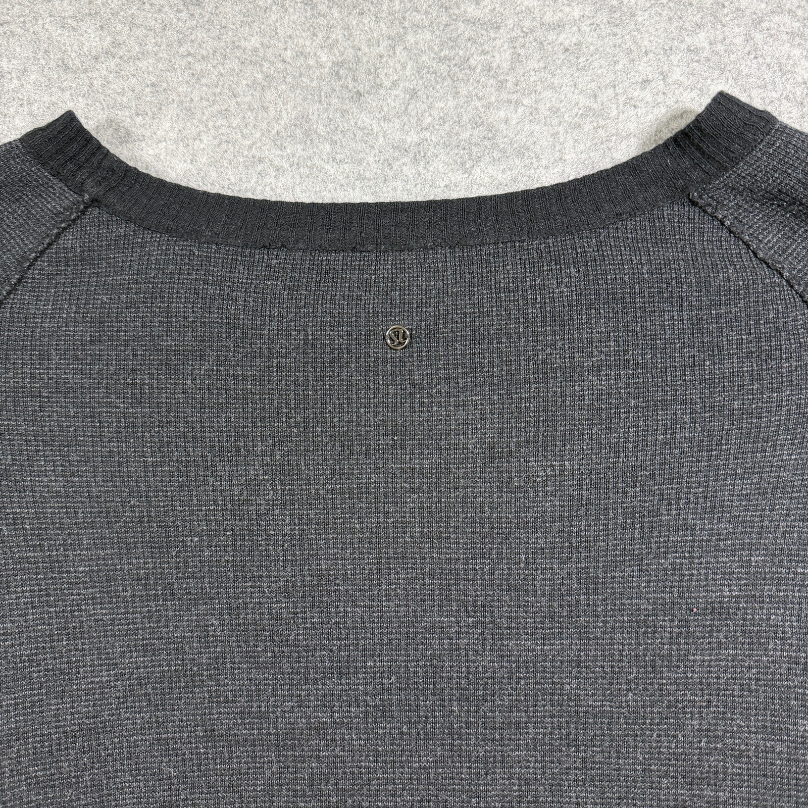 Lululemon Chai Time Pullover Womens 6 Black Reversible Bamboo Thumbholes Yoga thumbnail 13