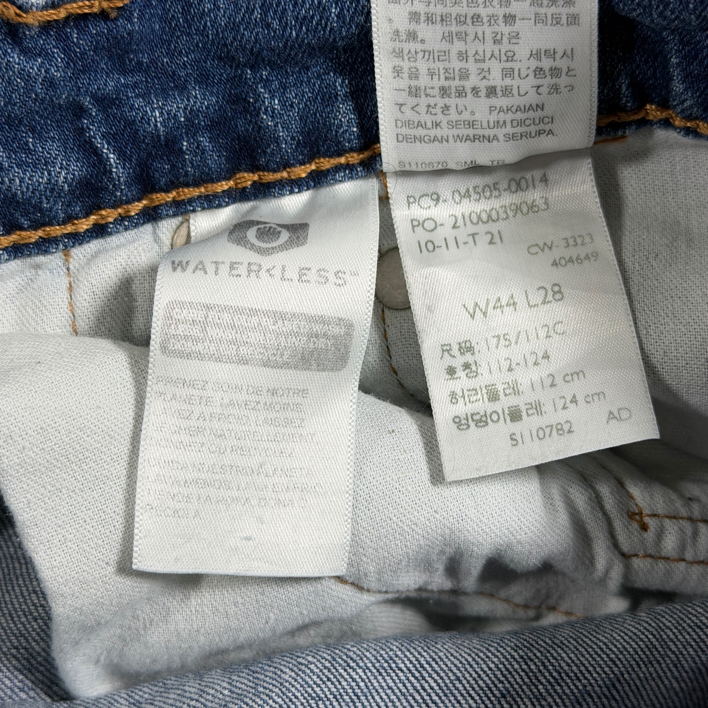 Levi's 505 Jeans Mens 44x28 Blue Medium Wash Denim Straight Leg Red Tab Cotton thumbnail 4