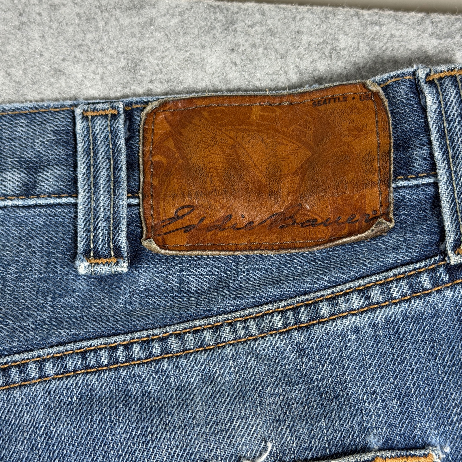 Vintage Eddie Bauer Denim Jeans Mens 38x32 Relaxed Fit Medium Wash Distressed thumbnail 4