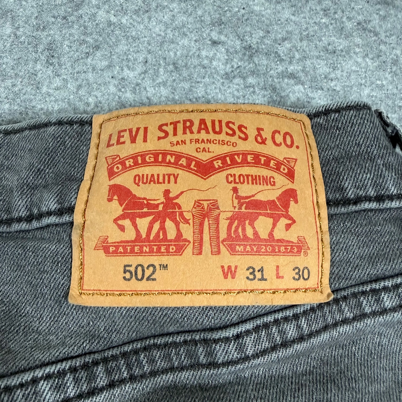 Levi's 502 Taper Jeans Mens 31x30 Dark Gray Stretch Denim Leather Patch Casual thumbnail 4