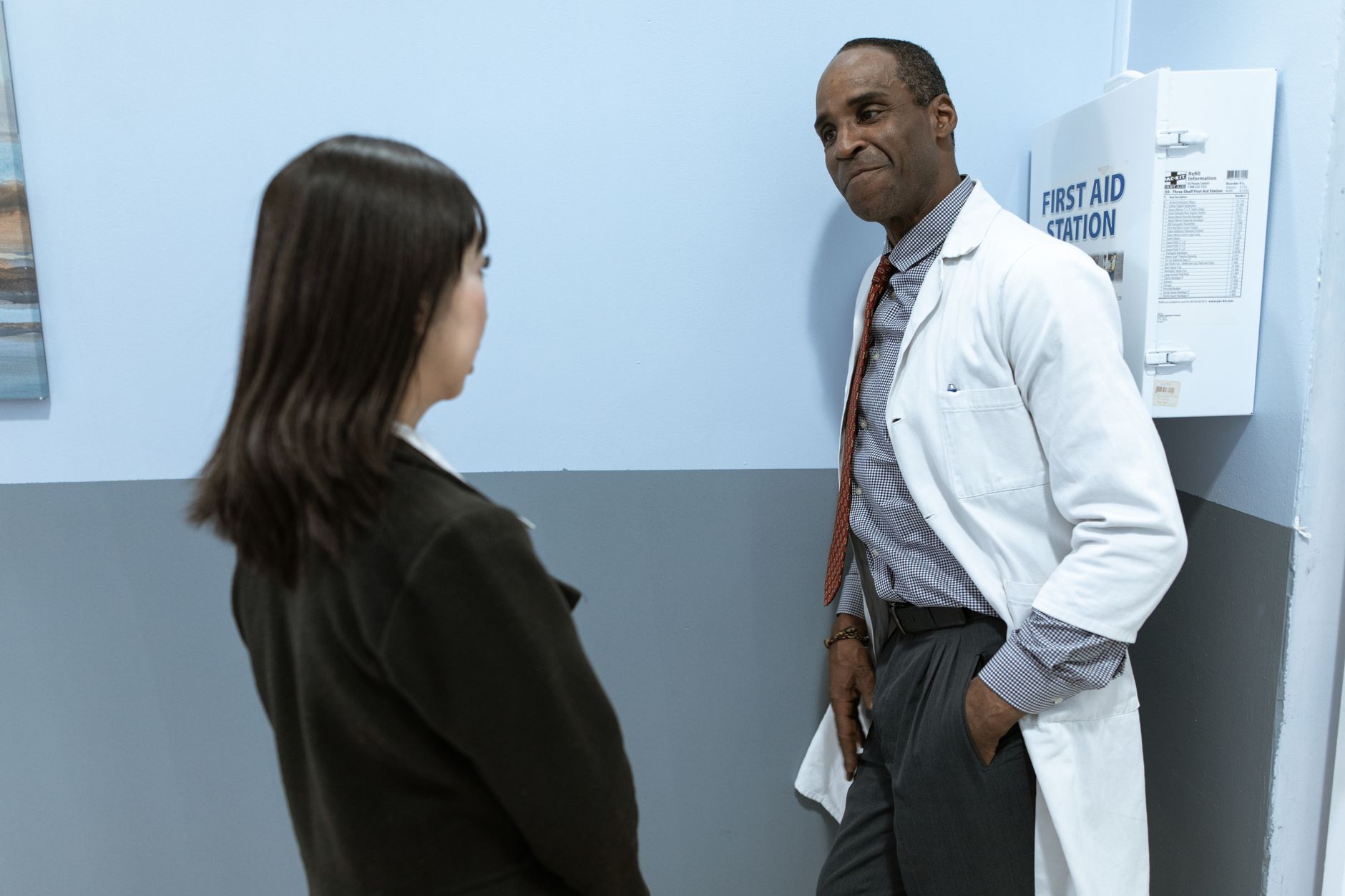 Pregnant woman talking to her doctor during a prenatal checkup