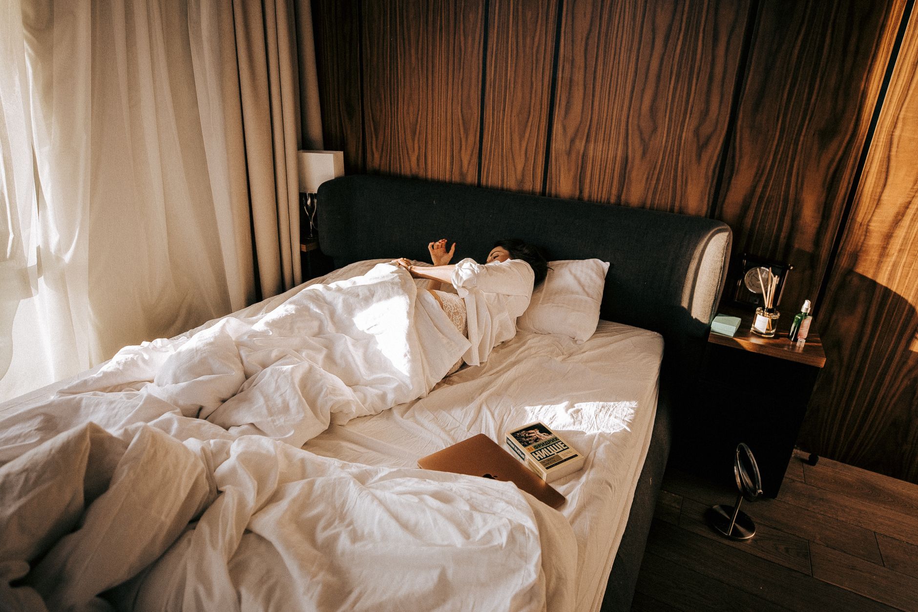Sleep-friendly bedroom for postpartum mom