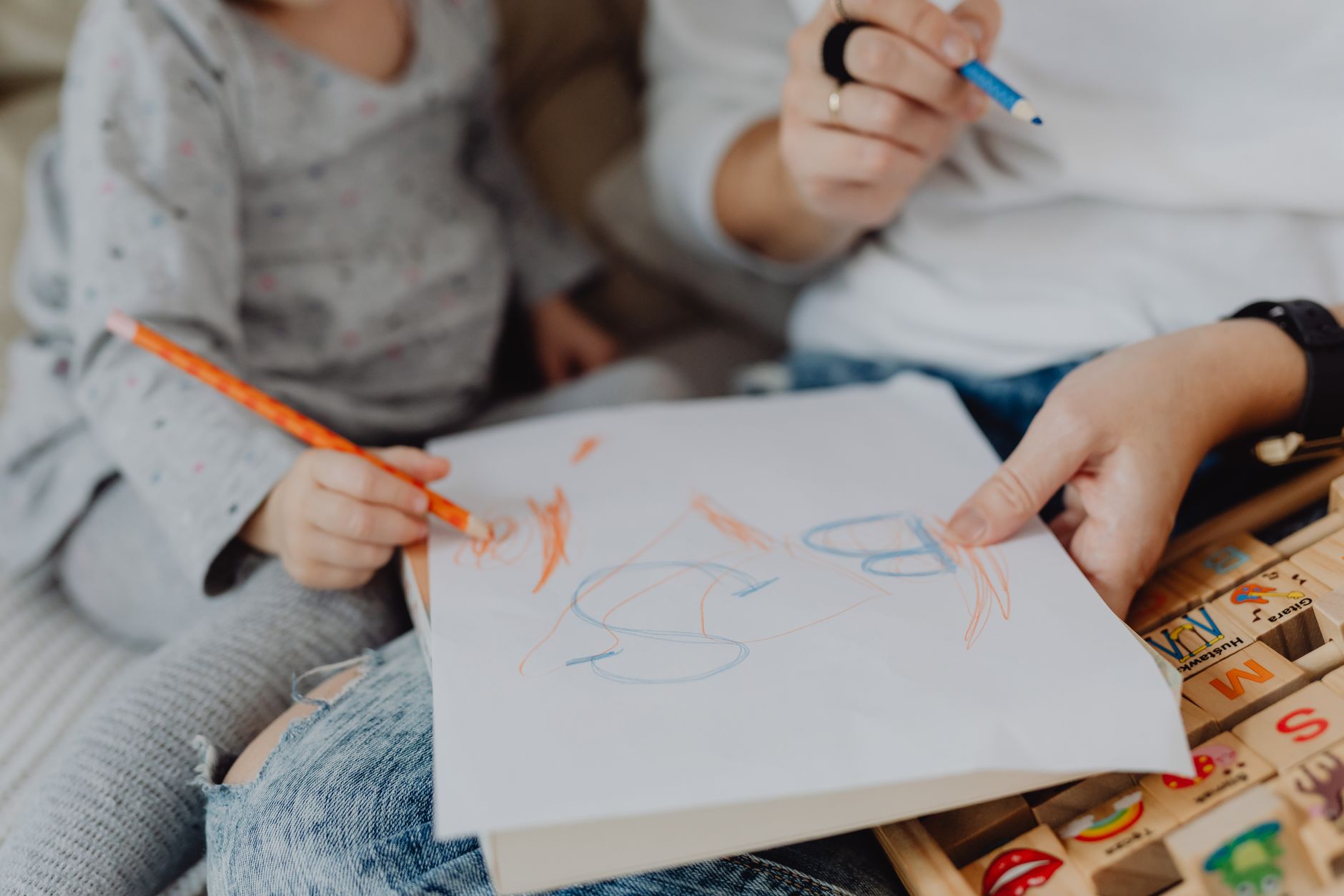 Parent tracking developmental milestones on a checklist