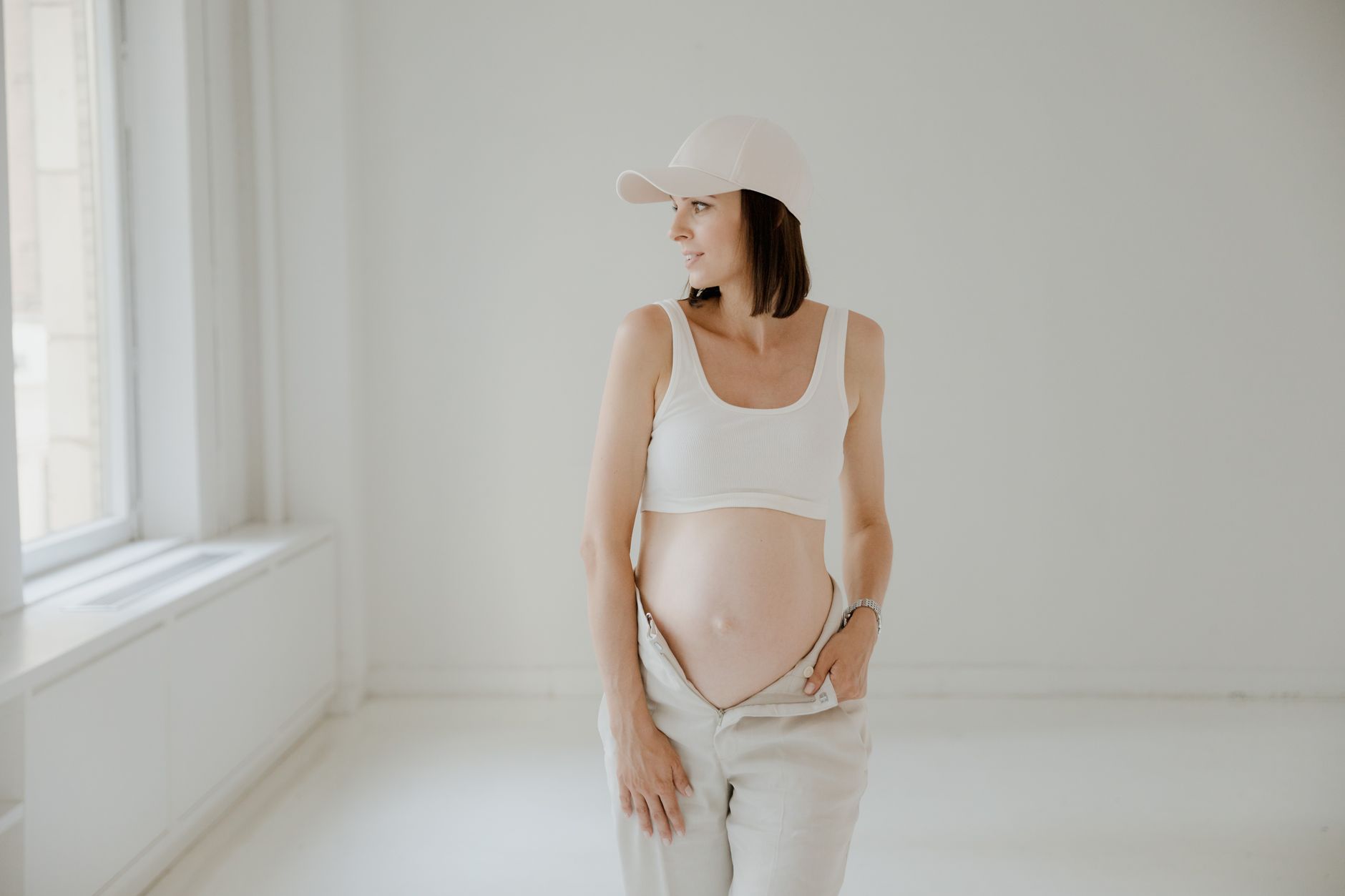 Side-by-side comparison of a pregnant belly at 24 weeks and 26 weeks