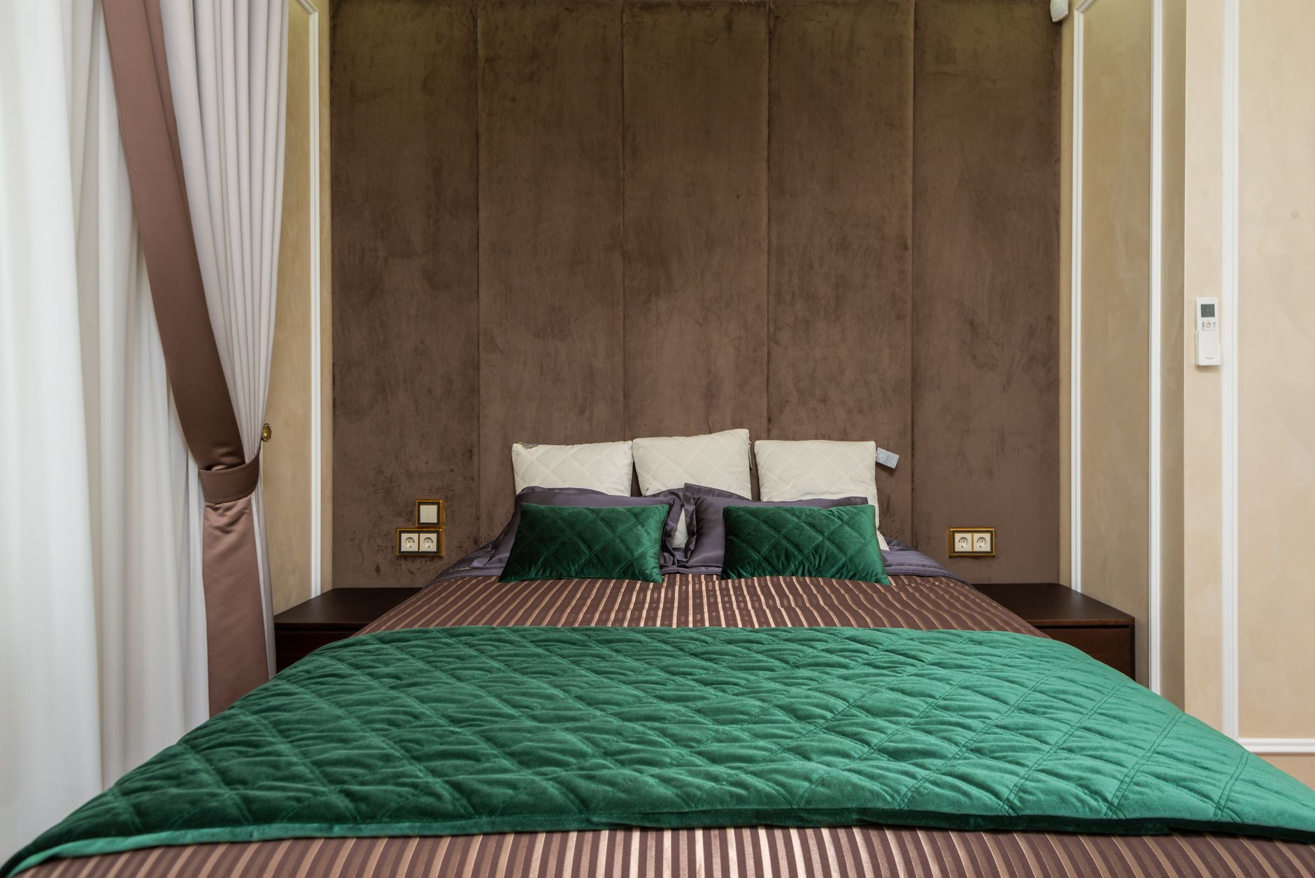 Sleep-friendly bedroom for late‑term pregnancy