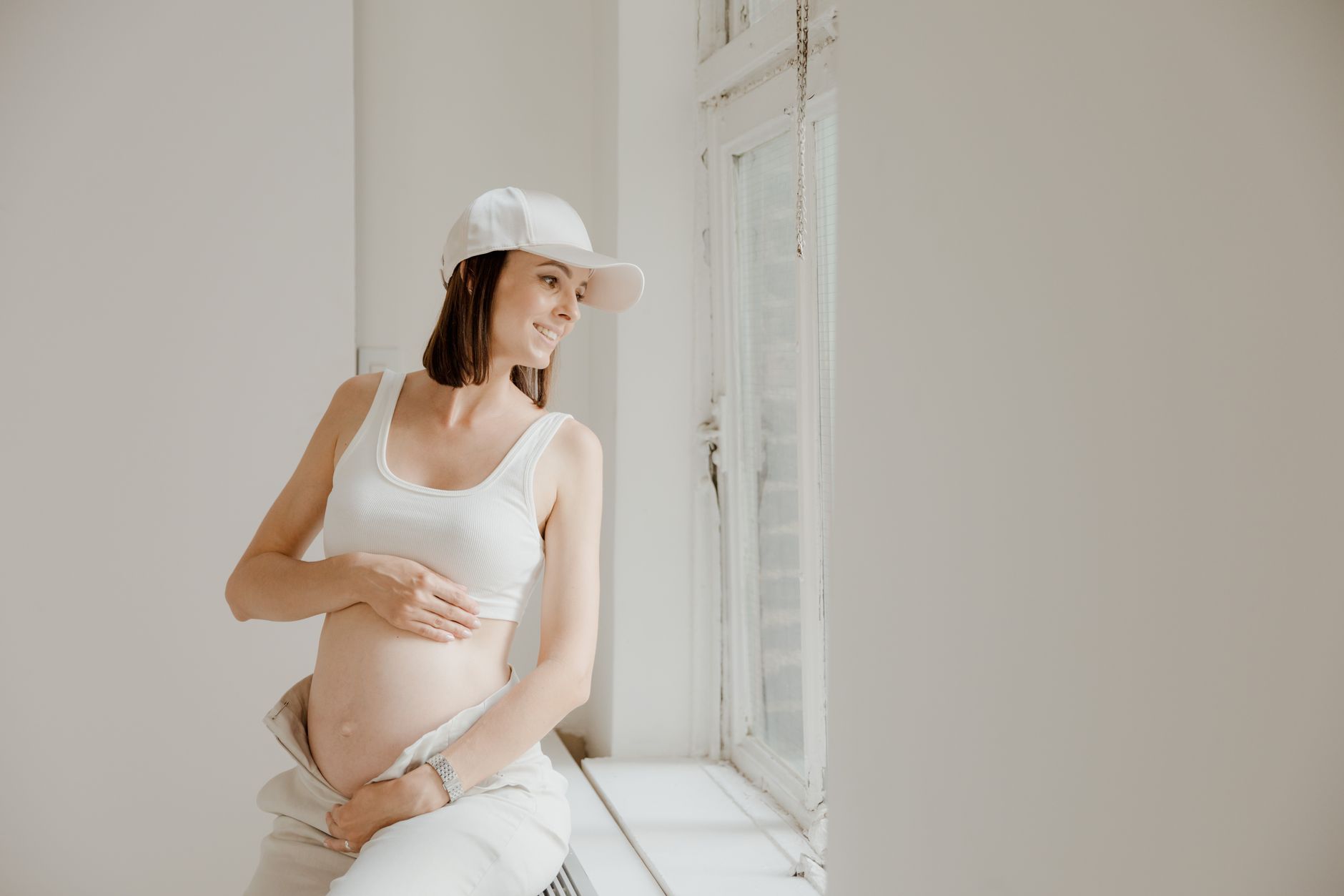 Comparison of belly sizes at 40 weeks and 42 weeks pregnant, side by side