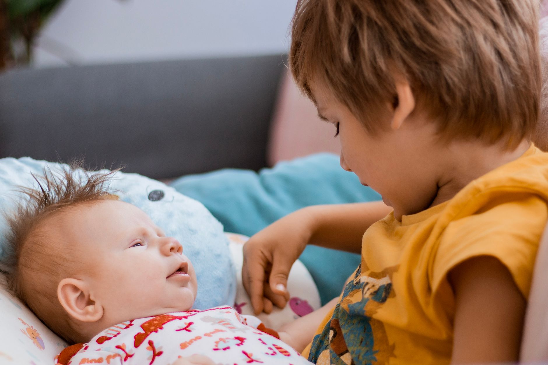 Age Gap 2 Years Siblings: A Modern Mom's Honest Tips & Guide