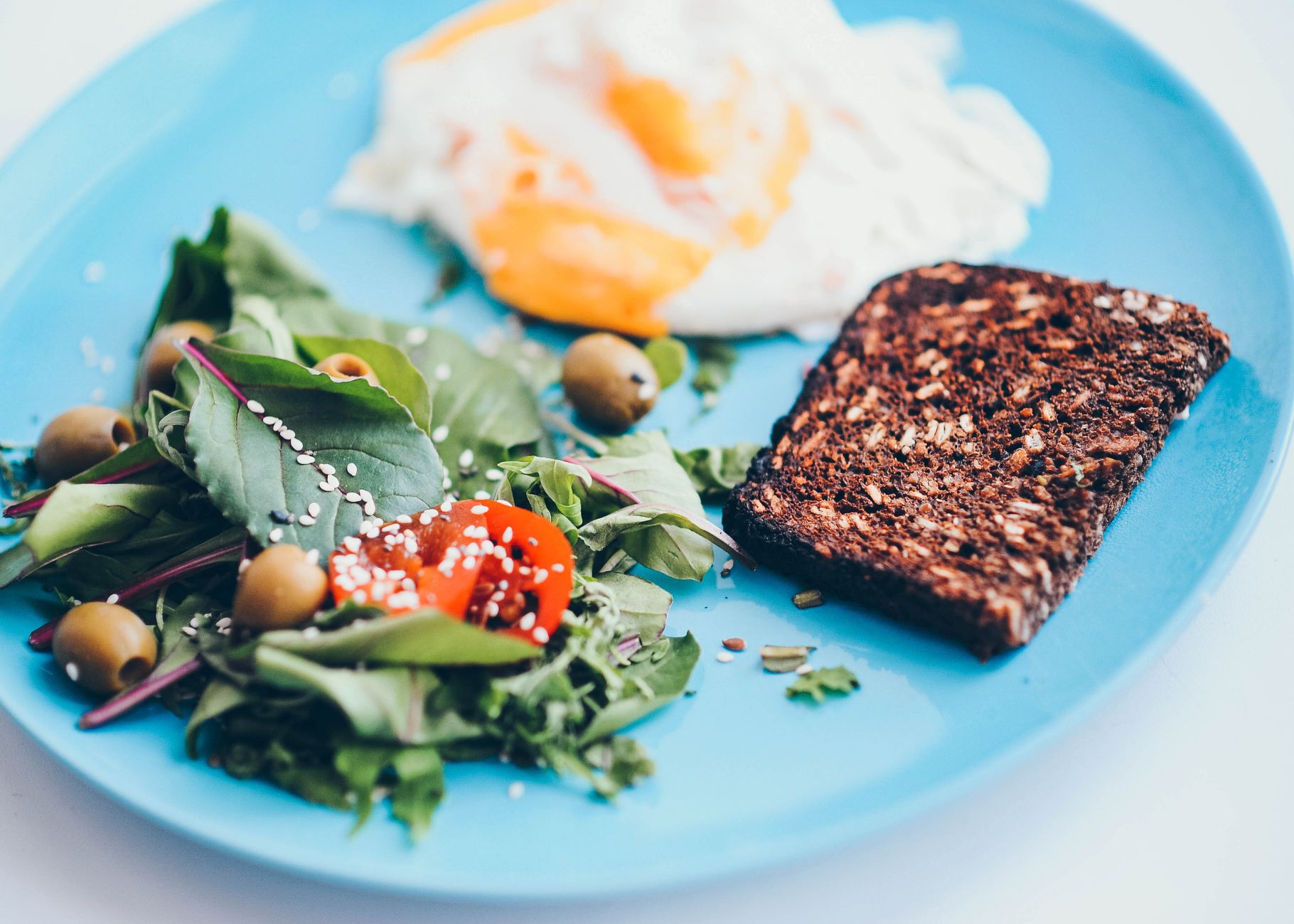 Magnesium‑rich snacks and ginger tea for comfort