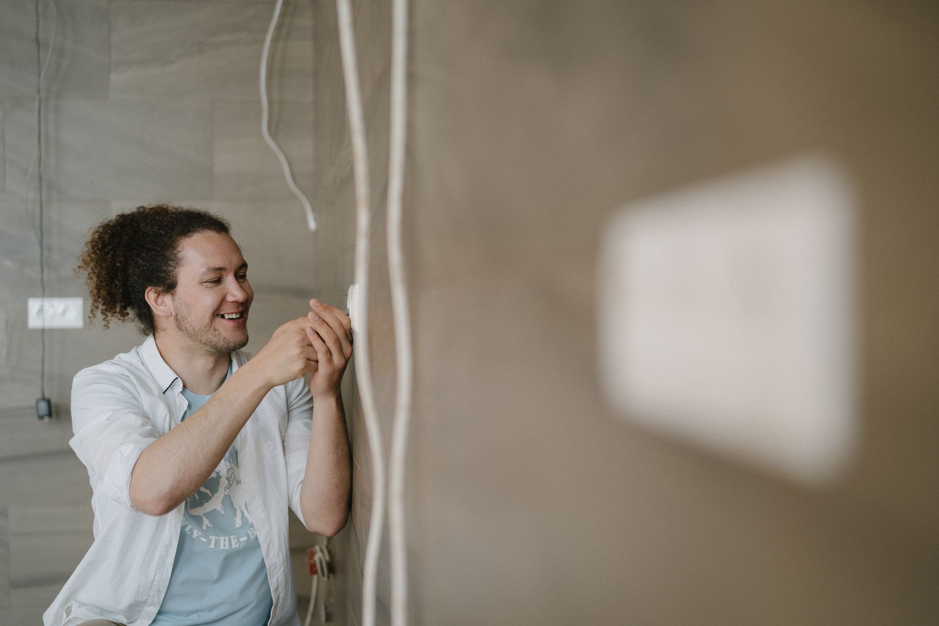 Installing a metal outlet plate