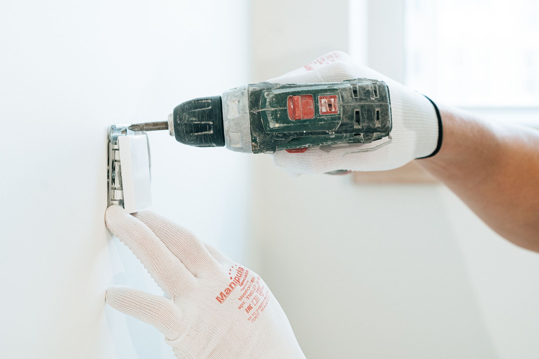 Baby Proofing Outlets: Which Type to Use