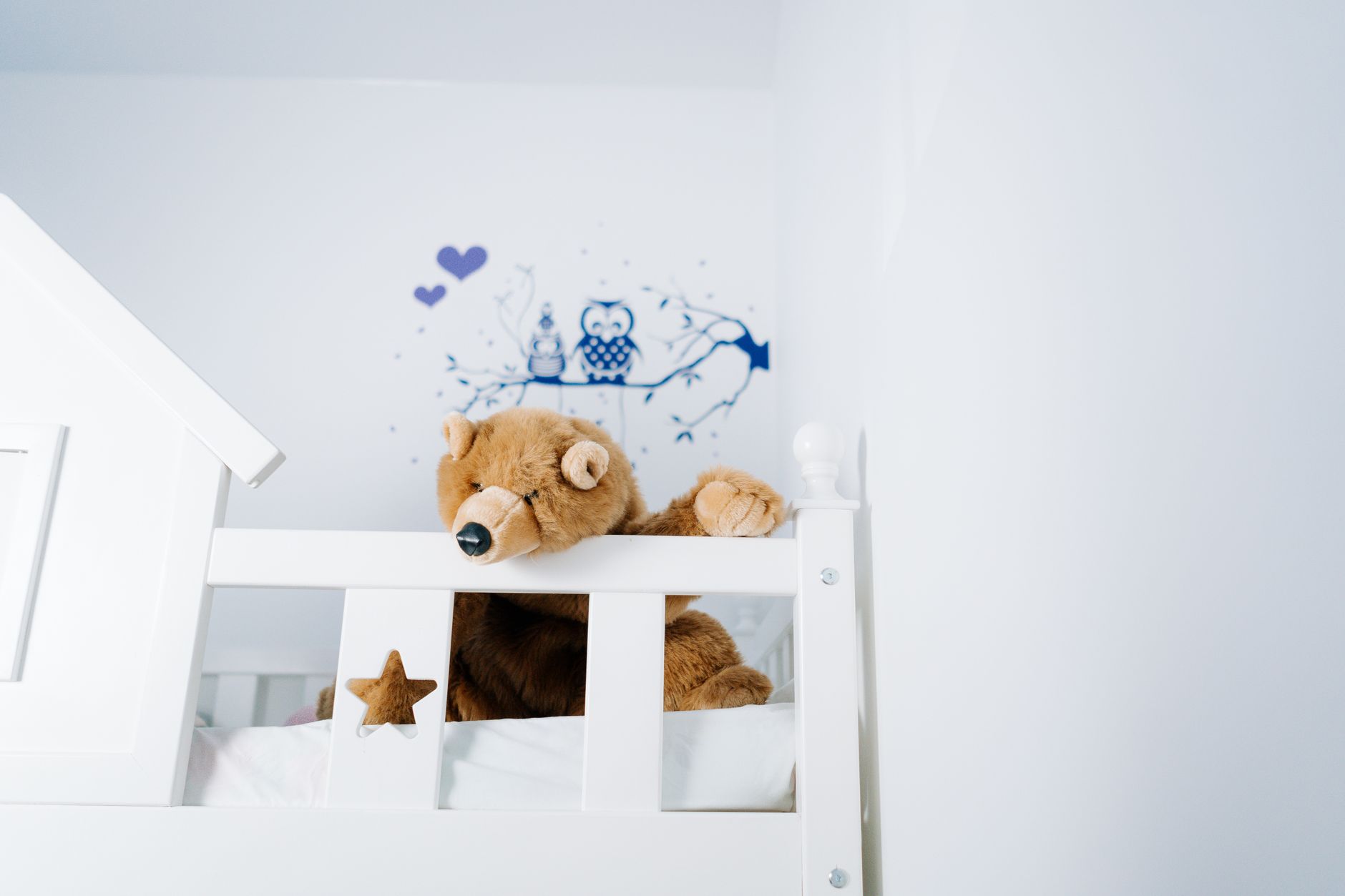 When Does Baby Separation Anxiety Start? Age Guide 2026